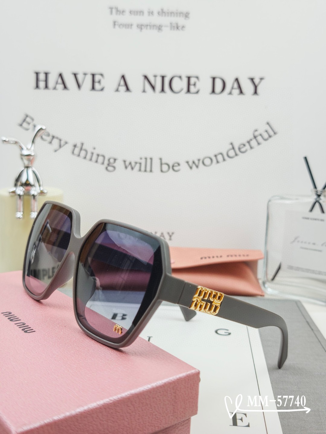   👓.【意大利谬谬-miumiu】
         🕶.【宝丽来树脂偏光镜片】
         ⭐