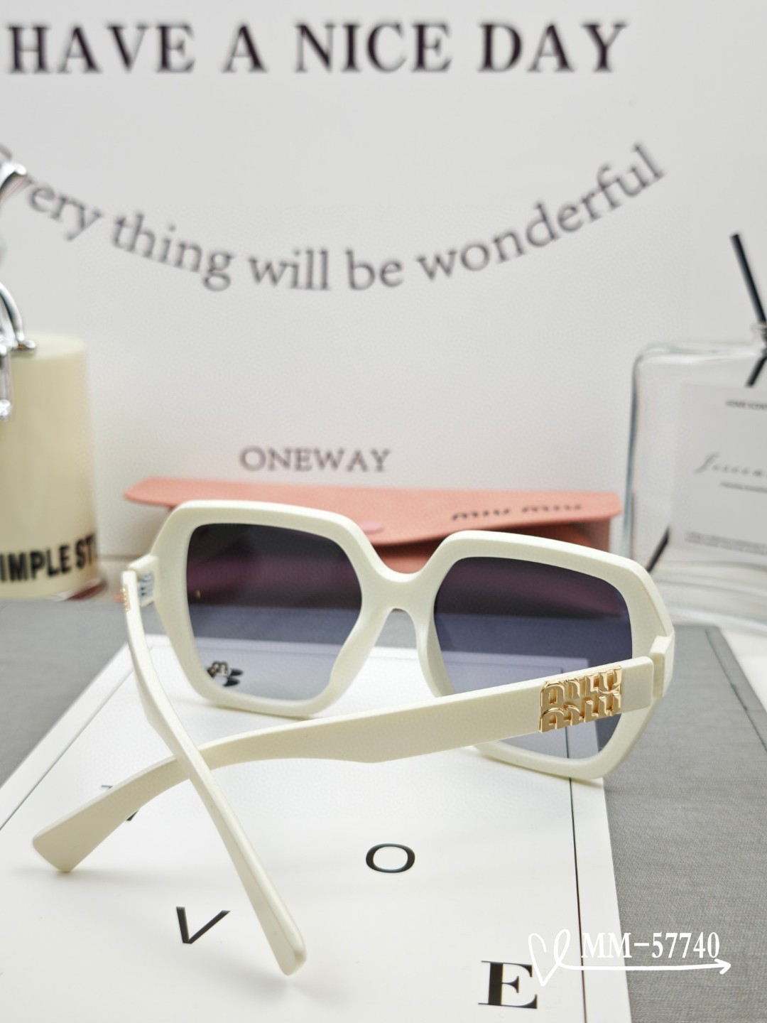   👓.【意大利谬谬-miumiu】
         🕶.【宝丽来树脂偏光镜片】
         ⭐