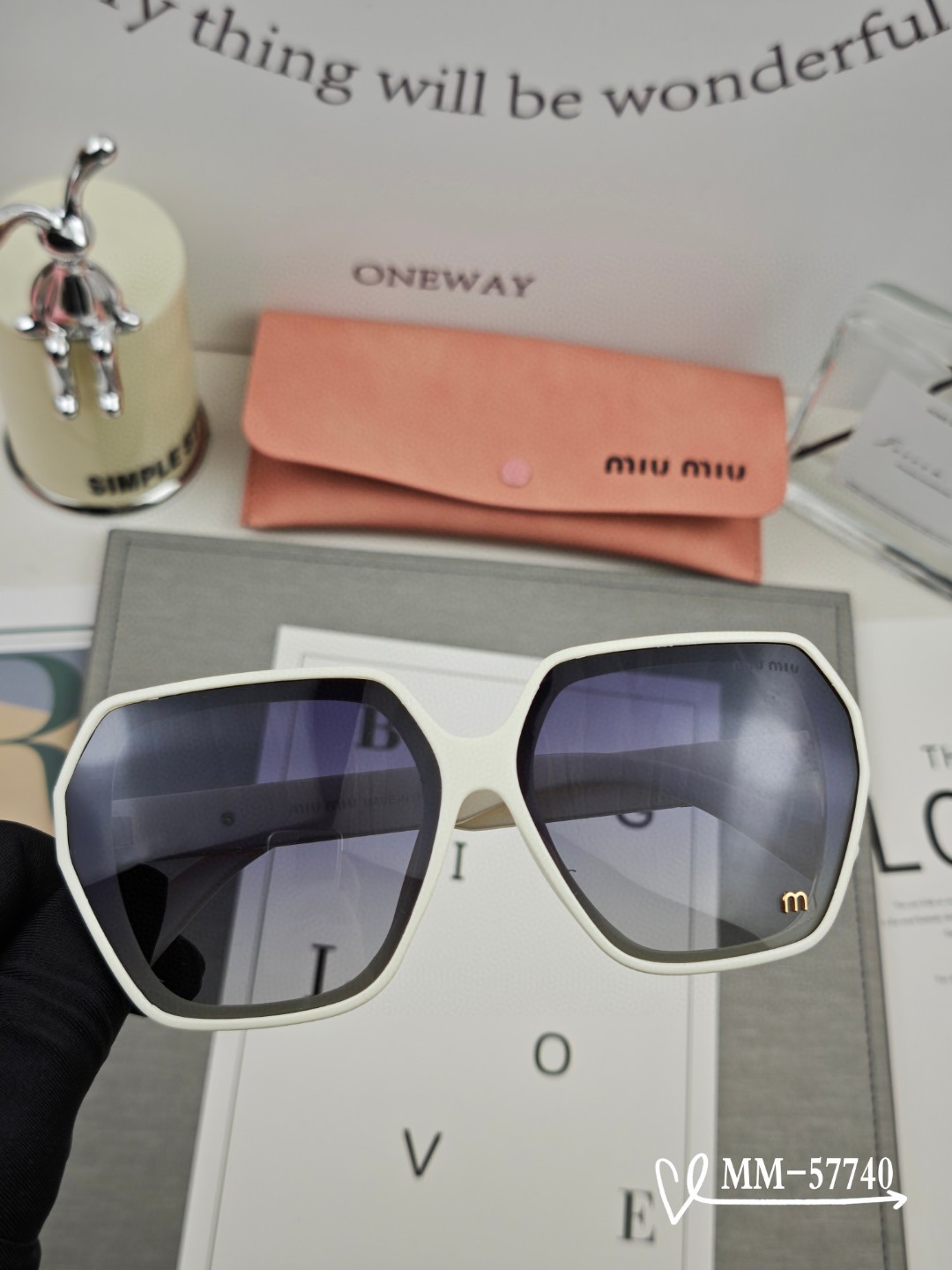  👓.【意大利谬谬-miumiu】
         🕶.【宝丽来树脂偏光镜片】
         ⭐