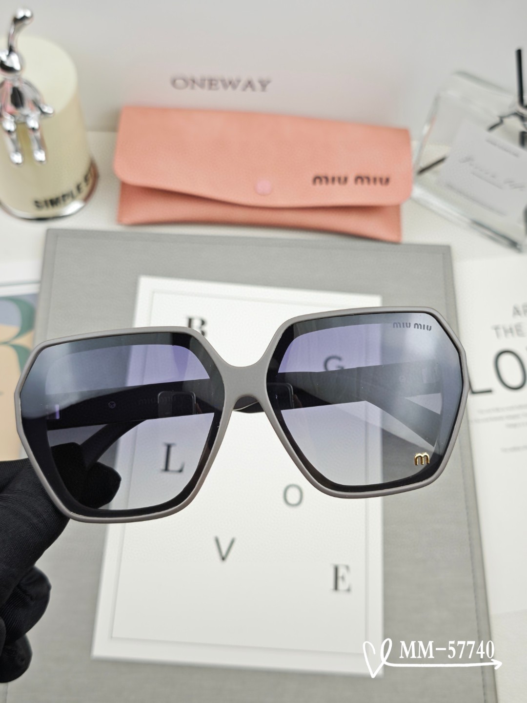   👓.【意大利谬谬-miumiu】
         🕶.【宝丽来树脂偏光镜片】
         ⭐