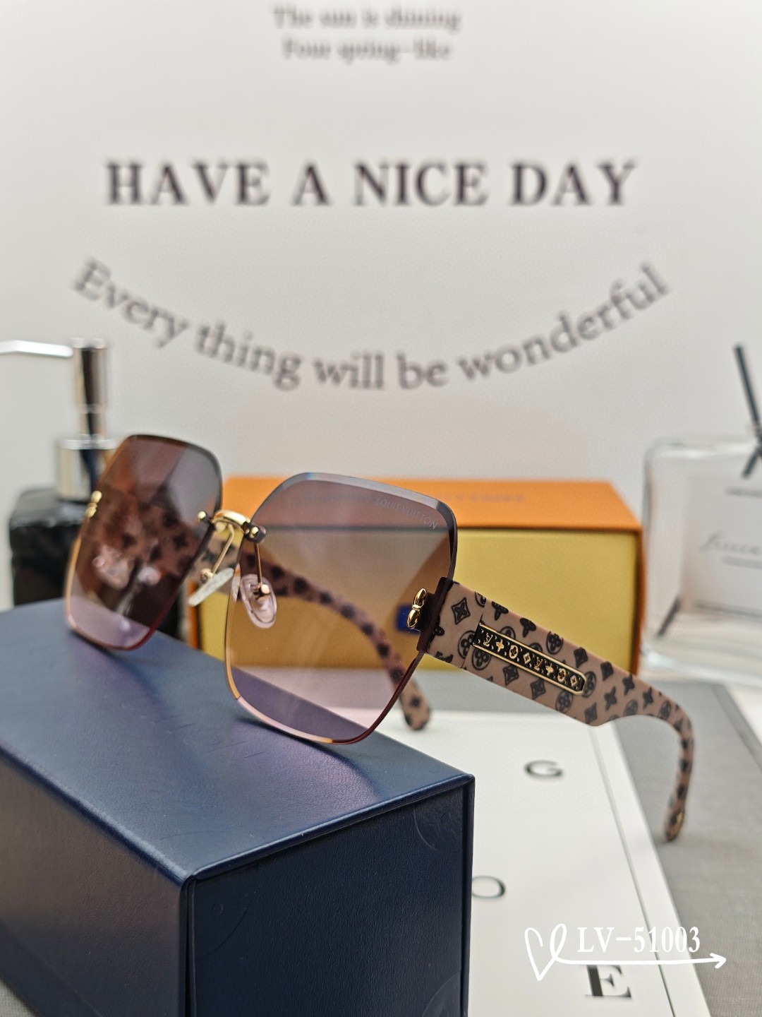   👓.【路易威登-LV】
         🕶.【宝丽来树脂镜片】
         ⭐️.【TR镜架