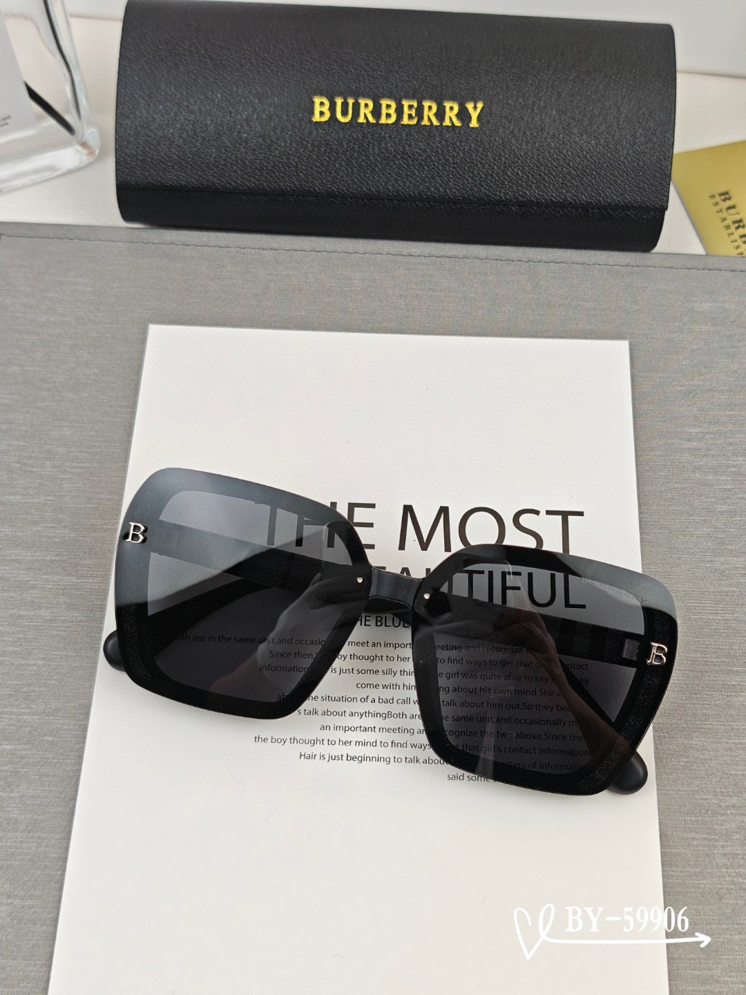    👓.【Burberry-巴宝莉】
         🕶.【宝丽来树脂偏光镜片】
         