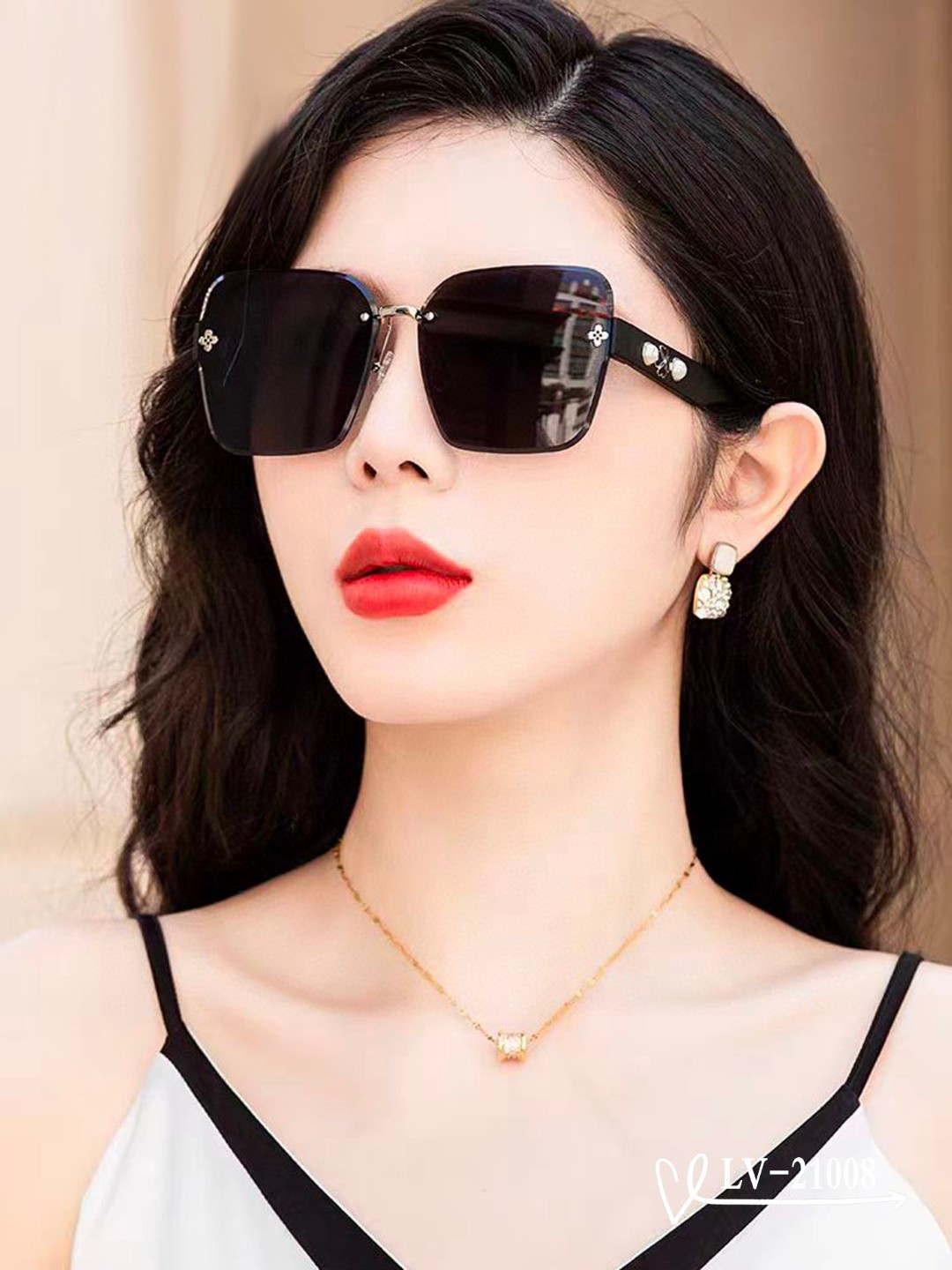 NO:360083,.【Louis Vuitton-LV】.【Polaroid resin lens】.【TR frame is light and comfortable to wear】.【size-13-145】.【New sunglasses reduce the burden of strong light, same style as celebrities, block harmful light and prevent radiation, essential products for travel and matching clothes, you can also use it when driving!  Lead the new fashion concept and don't let the sun disturb your interest. Model21008♀】Glasses, sunglasses, sunglasses, glasses, louis vuitton, louis vuitton19860909.【路易威登-LV】 .【宝丽来树脂镜片】 .【TR镜架轻便佩戴舒适】 .【size-13-145】 .【新款太阳镜减轻强光负担,明星同款,遮挡有害光线防辐射,出行旅游搭配衣服必备品,开车也可以用哦！引领时尚新概念,不让阳光打扰你的兴致.Model21008♀】眼镜墨镜太阳镜,眼镜,louis vuitton,louis vuitton,glasses