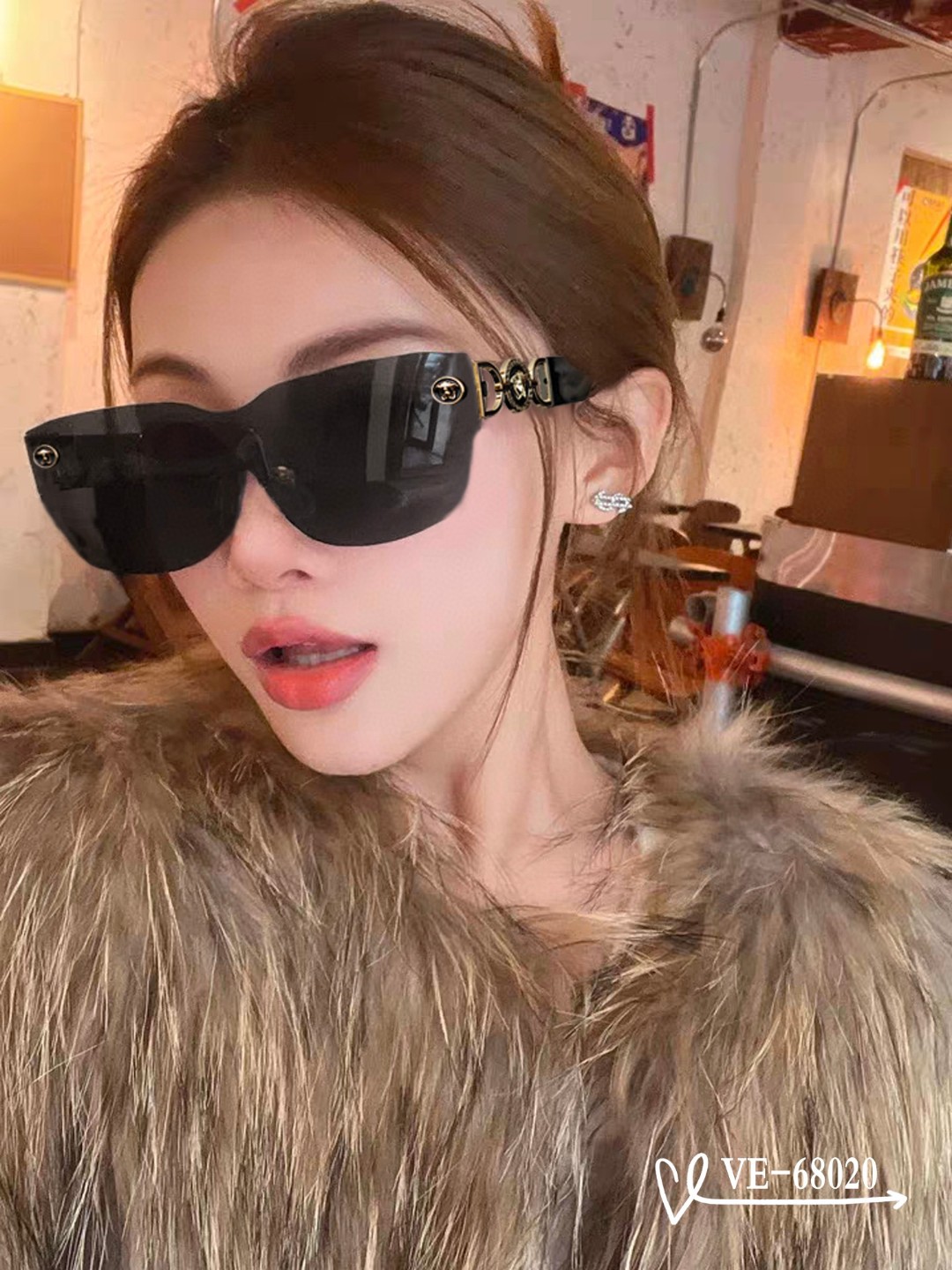 NO:360124,.【Versace-Versace】.【Polaroid resin polarized lens】.【TR90 frame is light and comfortable to wear】.【size 58-17-142,】.【Sun glasses reduce the burden of strong light, block harmful light and prevent radiation, must-have items for travel and matching clothes, and you can also use it when driving!  Temples show more luxurious taste. Brand concept - fashion is fleeting, style is eternal. It will bring you insight into the true meaning of fashion and enter the world of trends!  Model68020♀】Glasses, sunglasses, glasses, versace, versace19860909.【Versace-范思哲】 .【宝丽来树脂偏光镜片】 .【TR90镜架轻便佩戴舒适】 .【size 58-17-142,】 .【款太阳镜减轻强光负担,遮挡有害光线防辐射,出行旅游搭配衣服必备品,开车也可以用哦！镜腿更显奢华品味.品牌理念-流行稍纵即逝,风格永存. 带您洞悉时尚真谛,踏入潮流世界！ Model68020♀】眼镜墨镜太阳镜,眼镜,versace,versace,glasses