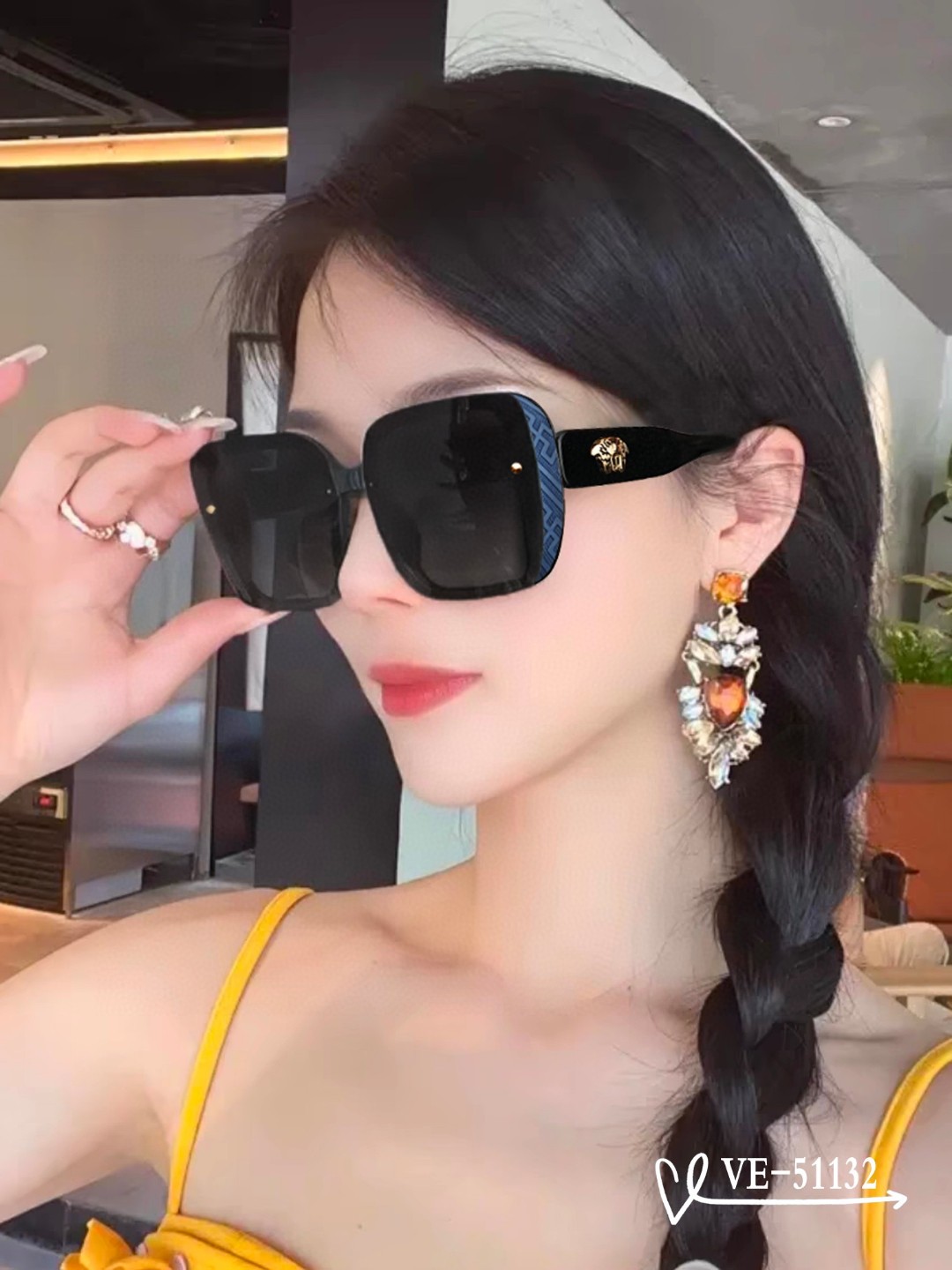 NO:360129,.【Versace-Versace】.【Polaroid resin polarized lens】.【TR90 frame is light and comfortable to wear】.【size 58-17-142,】.【Sun glasses reduce the burden of strong light, block harmful light and prevent radiation, must-have items for travel and matching clothes, and you can also use it when driving!  Temples show more luxurious taste. Brand concept - fashion is fleeting, style is eternal. It will bring you insight into the true meaning of fashion and enter the world of trends!  Model51132♀】Glasses, sunglasses, glasses, versace, versace19860909.【Versace-范思哲】 .【宝丽来树脂偏光镜片】 .【TR90镜架轻便佩戴舒适】 .【size 58-17-142,】 .【款太阳镜减轻强光负担,遮挡有害光线防辐射,出行旅游搭配衣服必备品,开车也可以用哦！镜腿更显奢华品味.品牌理念-流行稍纵即逝,风格永存. 带您洞悉时尚真谛,踏入潮流世界！ Model51132♀】眼镜墨镜太阳镜,眼镜,versace,versace,glasses