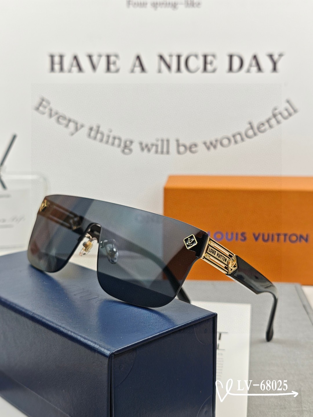   👓.【路易威登-LV】
         🕶.【宝丽来树脂镜片】
         ⭐️.【TR镜架