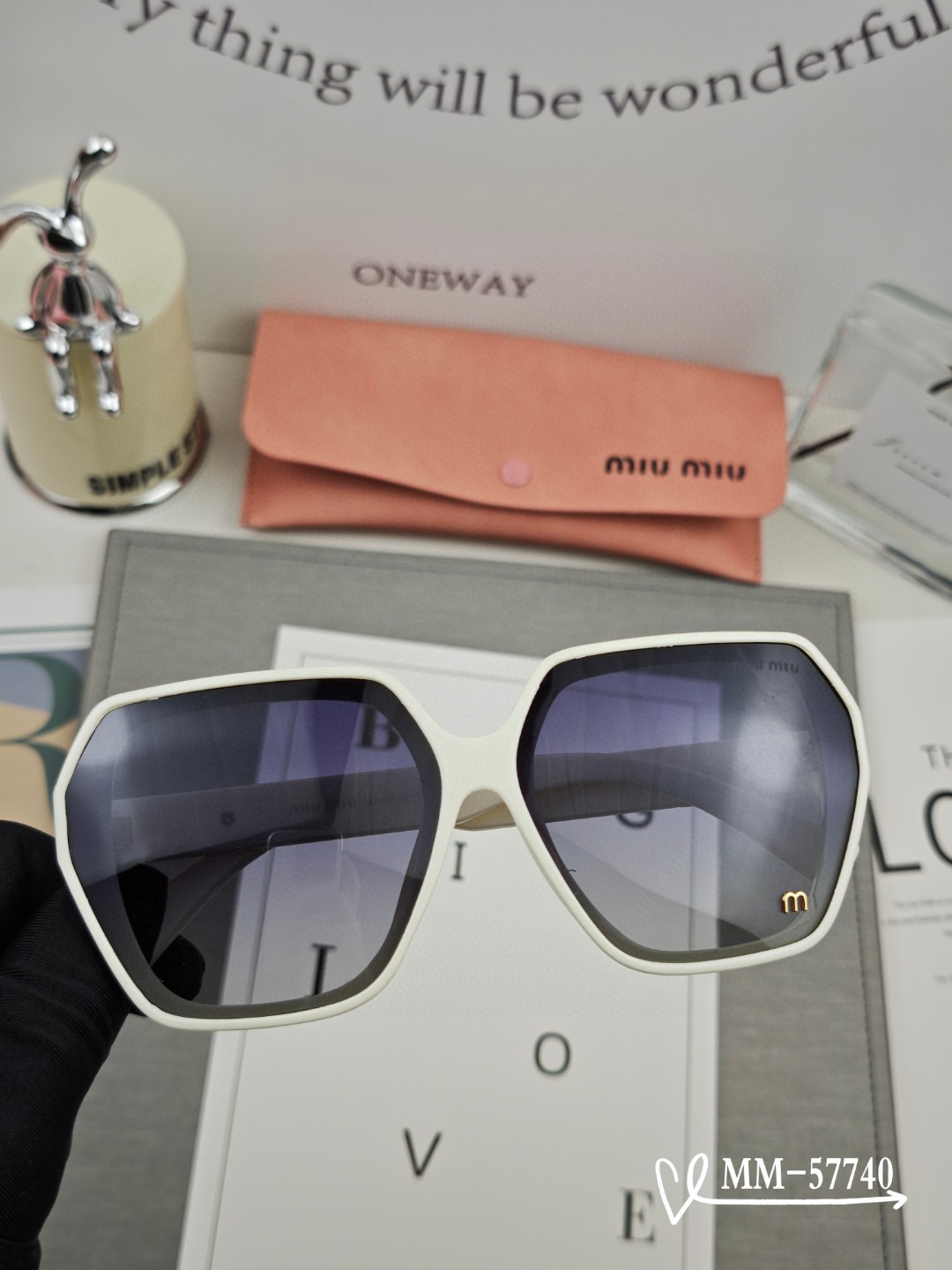   👓.【意大利谬谬-miumiu】
         🕶.【宝丽来树脂偏光镜片】
         ⭐