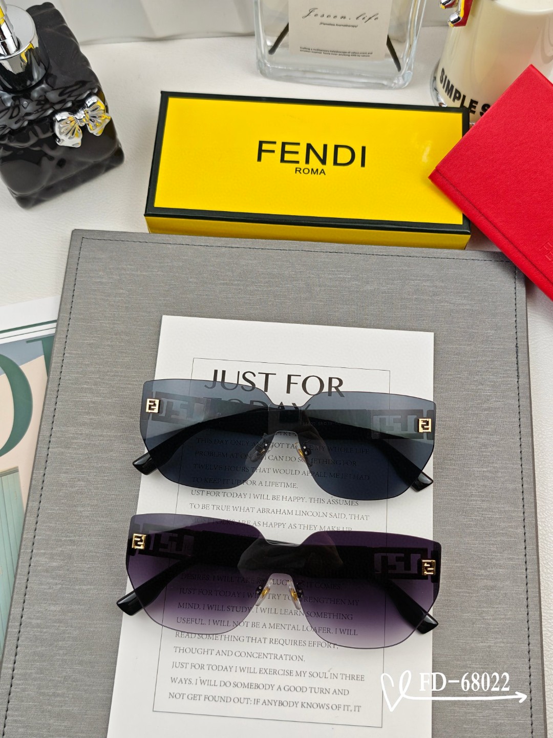   👓.【意大利芬迪-FENDI】
         🕶.【宝丽来树脂偏光镜片】
         ⭐️