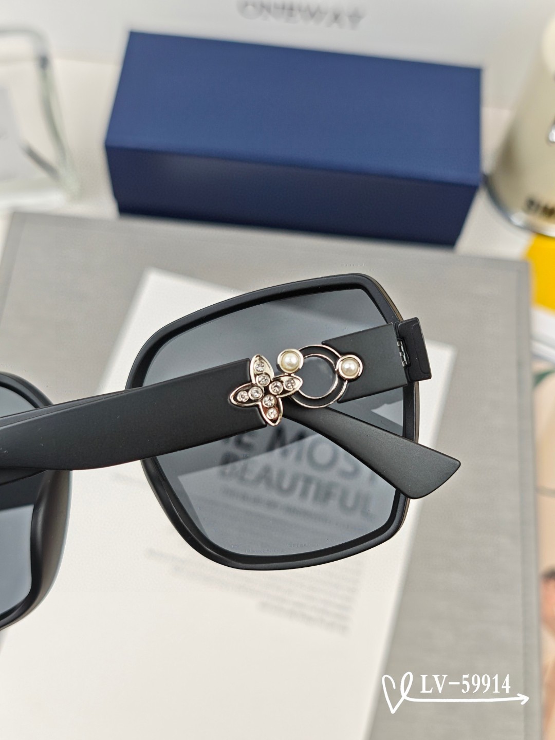   👓.【路易威登-LV】
         🕶.【宝丽来树脂镜片】
         ⭐️.【TR镜架