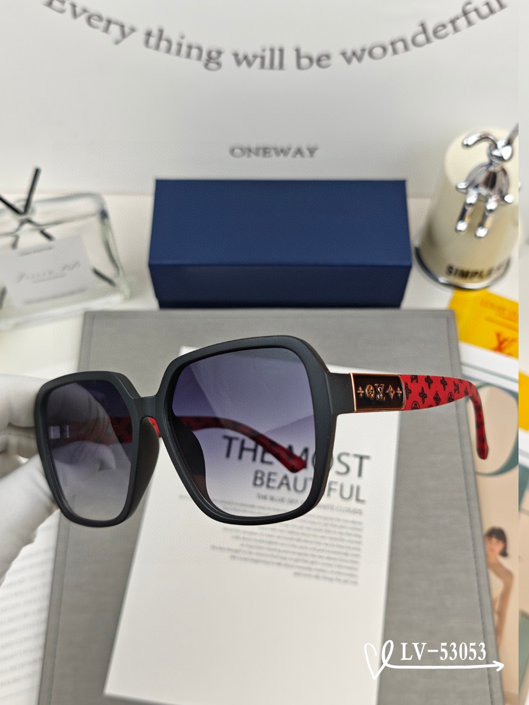   👓.【路易威登-LV】
         🕶.【宝丽来树脂镜片】
         ⭐️.【TR镜架