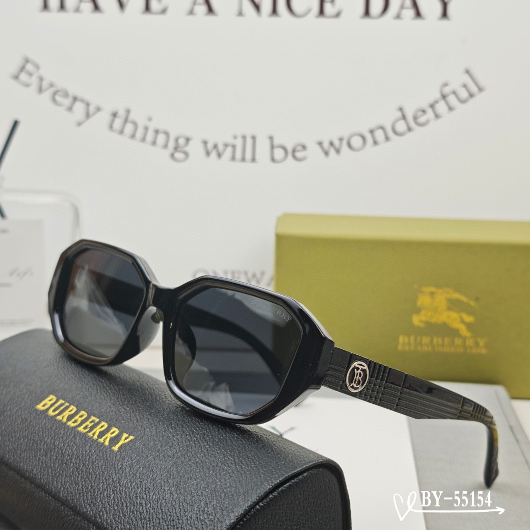    👓.【Burberry-巴宝莉】
         🕶.【宝丽来树脂偏光镜片】
         
