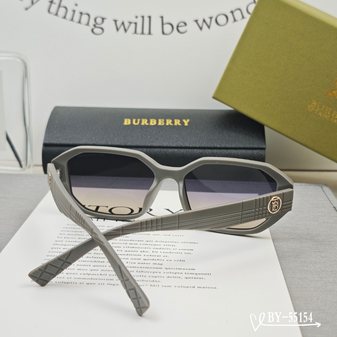    👓.【Burberry-巴宝莉】
         🕶.【宝丽来树脂偏光镜片】
         