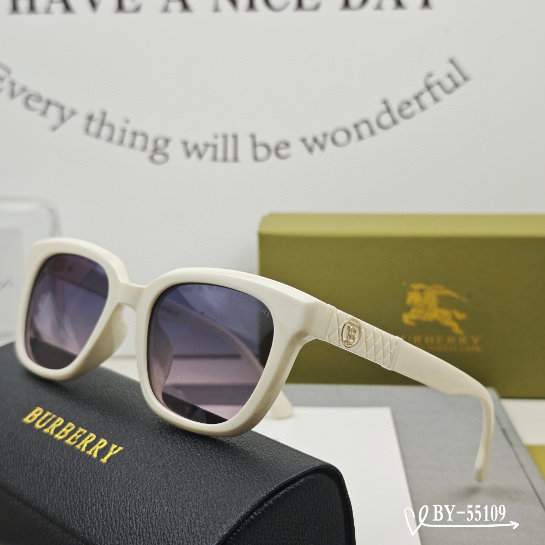    👓.【Burberry-巴宝莉】
         🕶.【宝丽来树脂偏光镜片】
         
