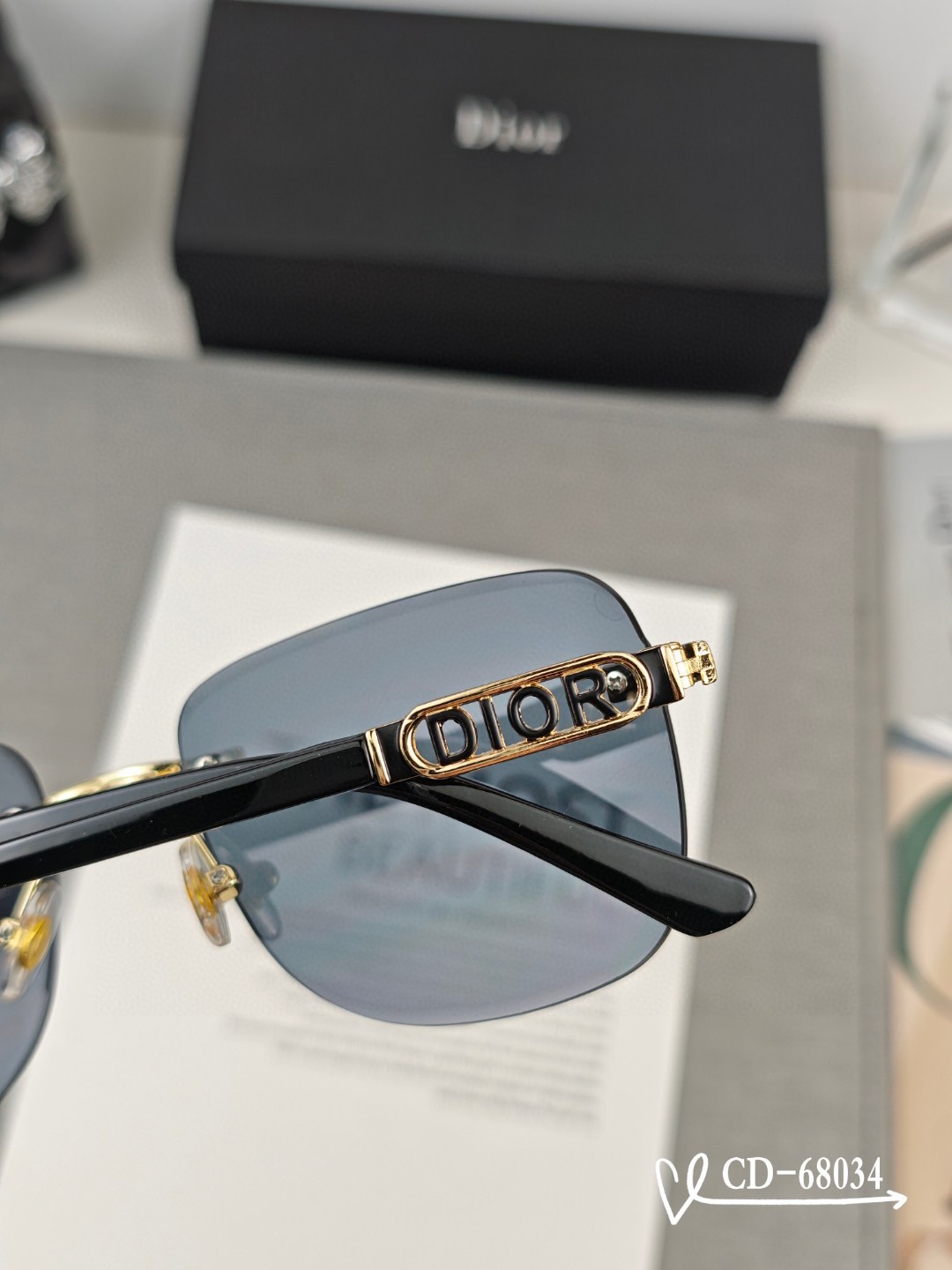   👓.【法国迪奥-DIOR】
         🕶️.【宝丽来树脂偏光镜片】
         ⭐️