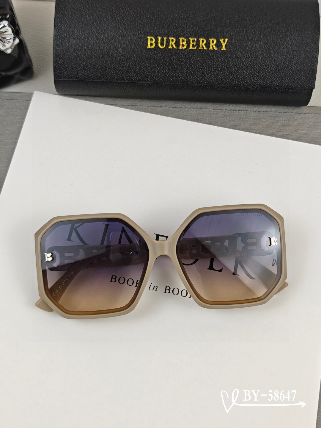    👓.【Burberry-巴宝莉】
         🕶.【宝丽来树脂偏光镜片】
         
