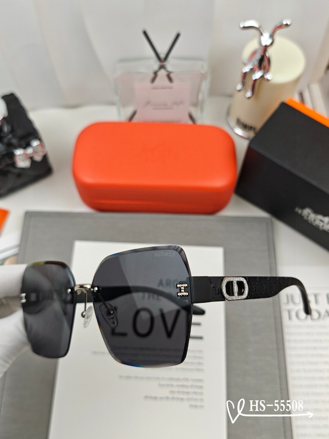    👓.【爱马仕-HERMES】
         🕶.【宝丽来树脂偏光镜片】
         ⭐️