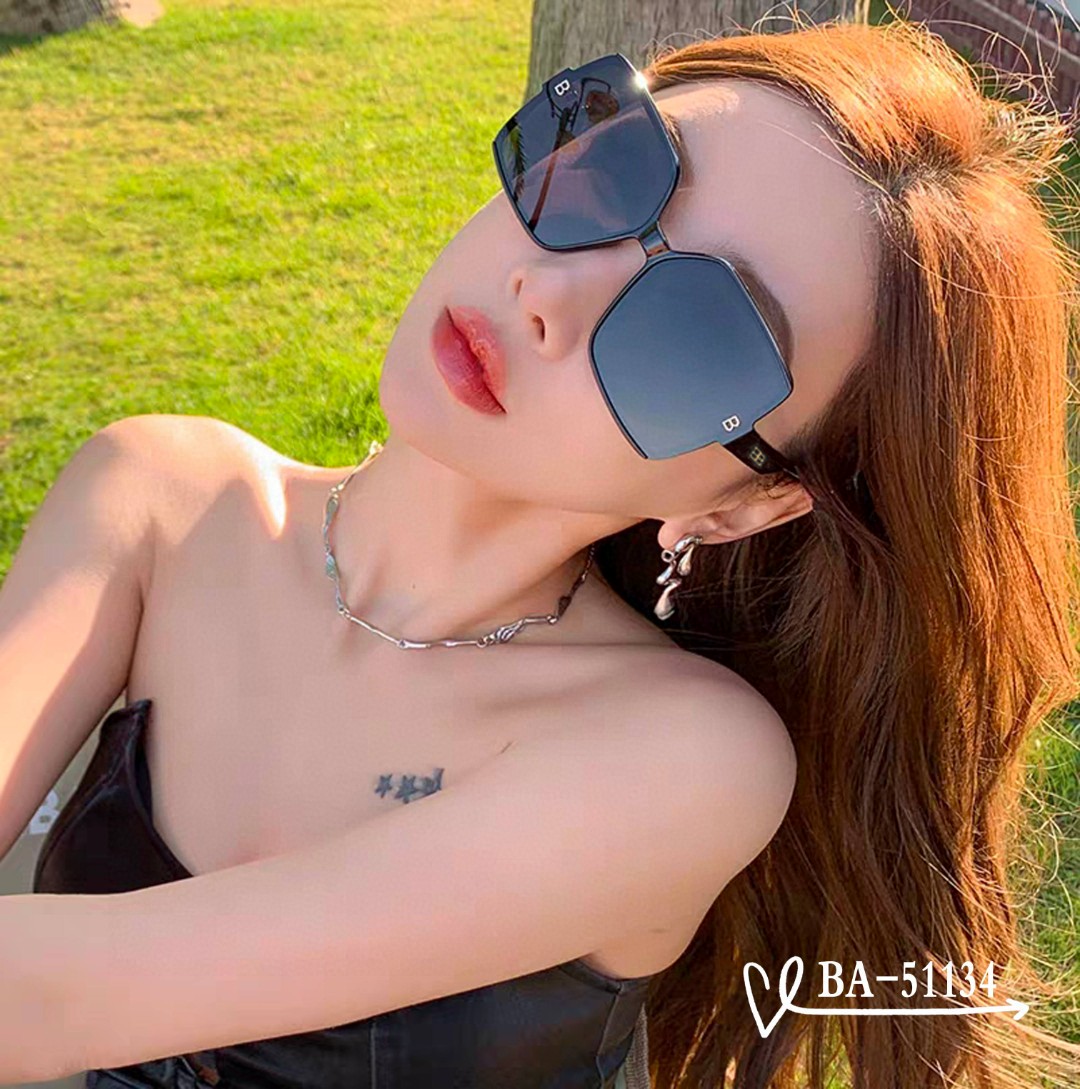   👓.【巴黎世家-Balenciaga】
         🕶.【宝丽来树脂镜片】
         