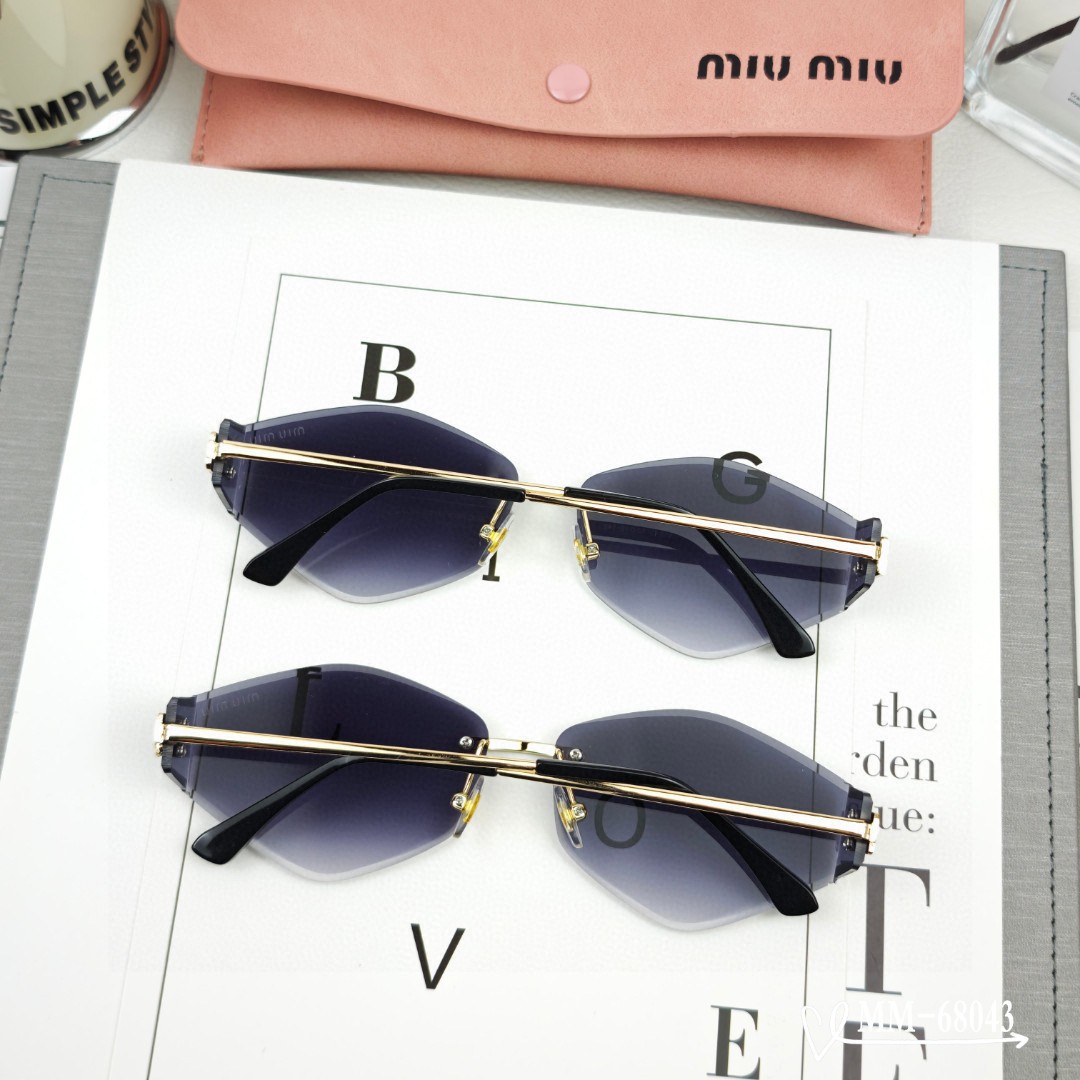 👓.【意大利谬谬-miumiu】 🕶.【宝丽来树脂偏光镜片】 ⭐️.【金属镜架轻便佩戴舒适】 🌟.【si