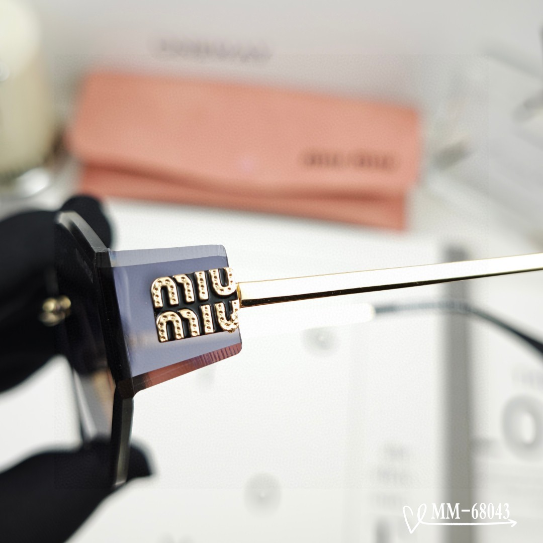 👓.【意大利谬谬-miumiu】 🕶.【宝丽来树脂偏光镜片】 ⭐️.【金属镜架轻便佩戴舒适】 🌟.【si