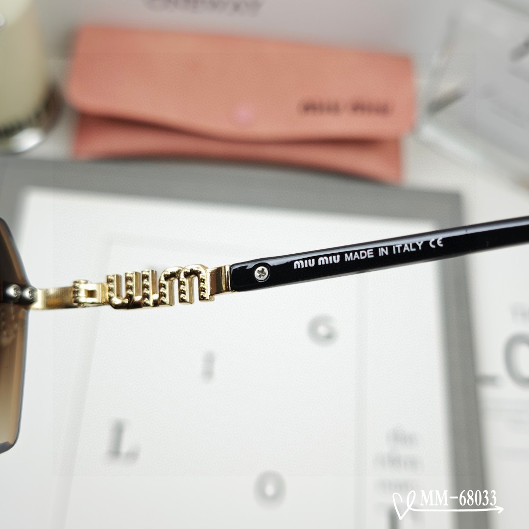 👓.【意大利谬谬-miumiu】 🕶.【宝丽来树脂偏光镜片】 ⭐️.【金属镜架轻便佩戴舒适】 🌟.【si