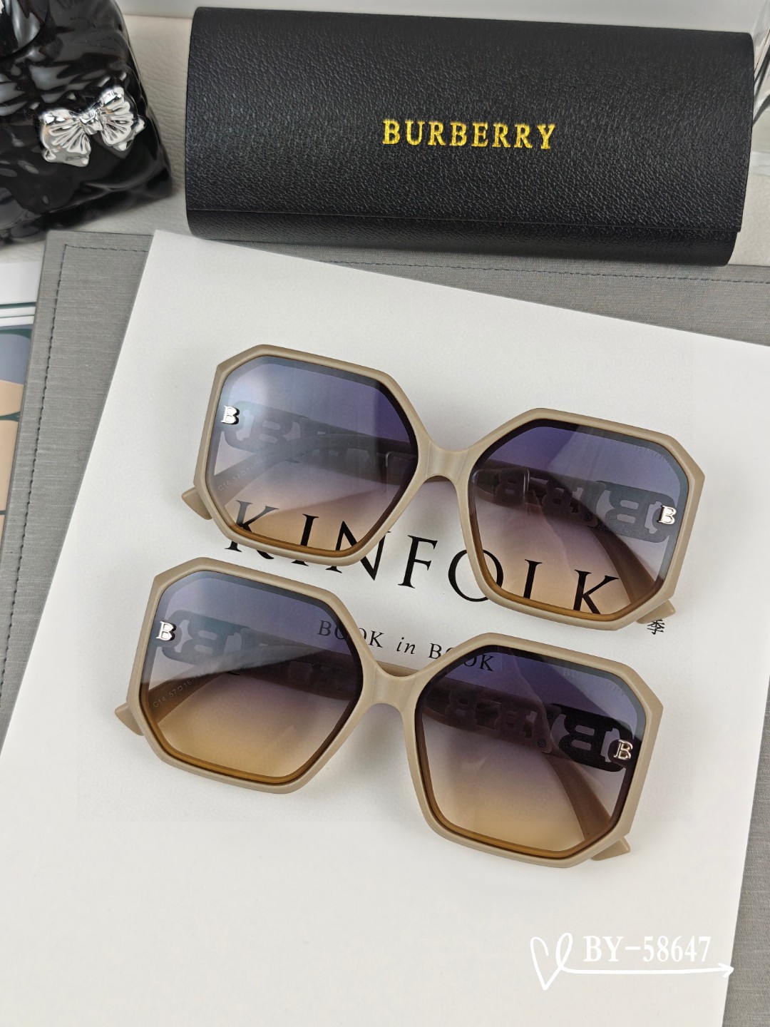    👓.【Burberry-巴宝莉】
         🕶.【宝丽来树脂偏光镜片】
         