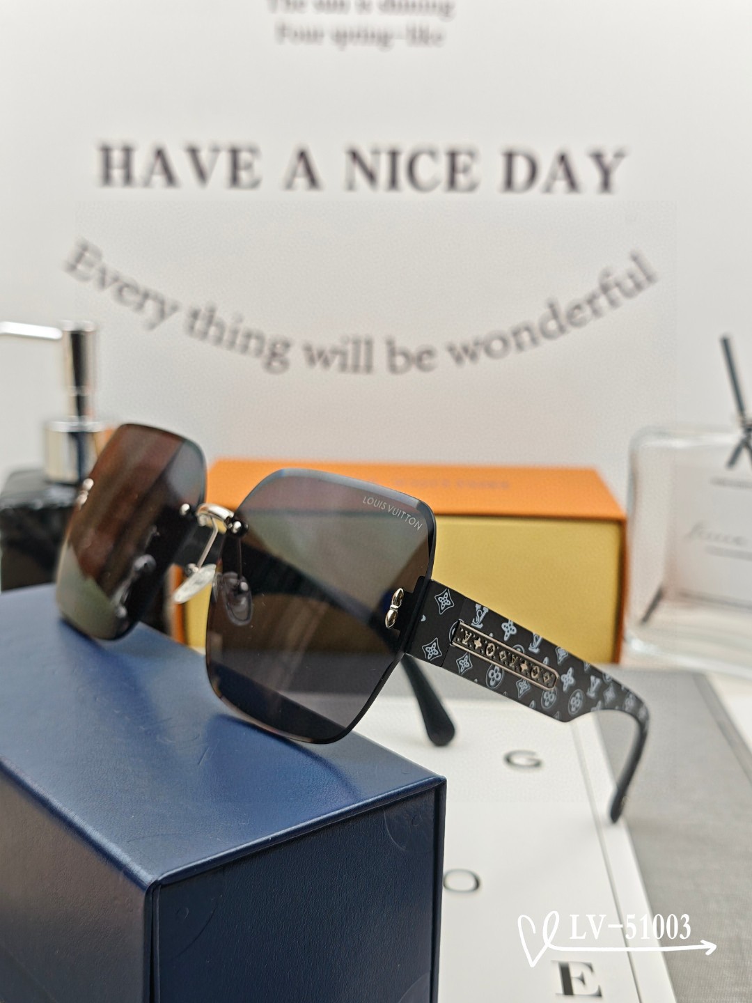   👓.【路易威登-LV】
         🕶.【宝丽来树脂镜片】
         ⭐️.【TR镜架