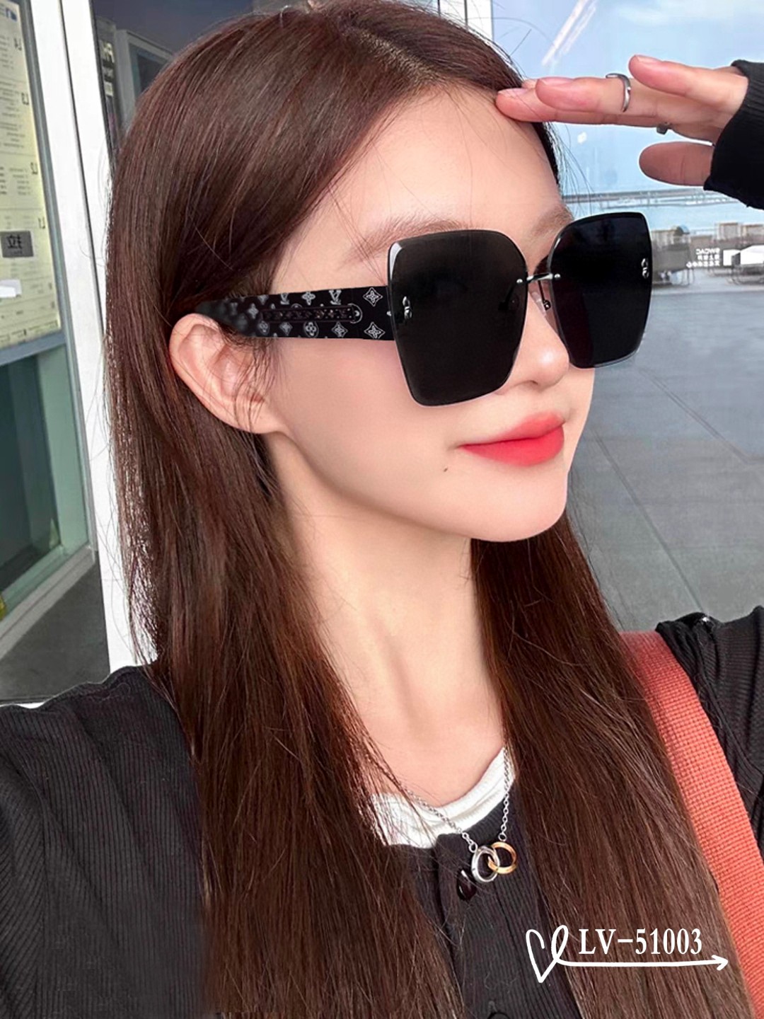 NO:367340,.【Louis Vuitton-LV】.【Polaroid resin lens】.【TR frame is light and comfortable to wear】.【size-13-145】.【New sunglasses reduce the burden of strong light, same style as celebrities, block harmful light and prevent radiation, essential products for travel and matching clothes, you can also use it when driving!  Lead the new fashion concept and don't let the sun disturb your interest. Model51003♀】Glasses, sunglasses, sunglasses, glasses, louis vuitton, louis vuitton19860909.【路易威登-LV】 .【宝丽来树脂镜片】 .【TR镜架轻便佩戴舒适】 .【size-13-145】 .【新款太阳镜减轻强光负担,明星同款,遮挡有害光线防辐射,出行旅游搭配衣服必备品,开车也可以用哦！引领时尚新概念,不让阳光打扰你的兴致.Model51003♀】眼镜墨镜太阳镜,眼镜,louis vuitton,louis vuitton,glasses