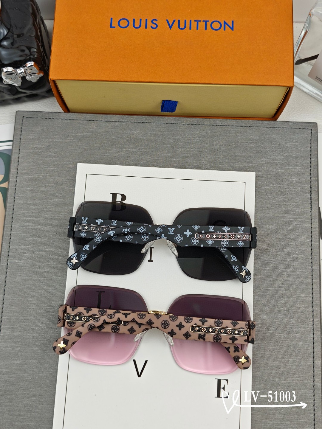   👓.【路易威登-LV】
         🕶.【宝丽来树脂镜片】
         ⭐️.【TR镜架