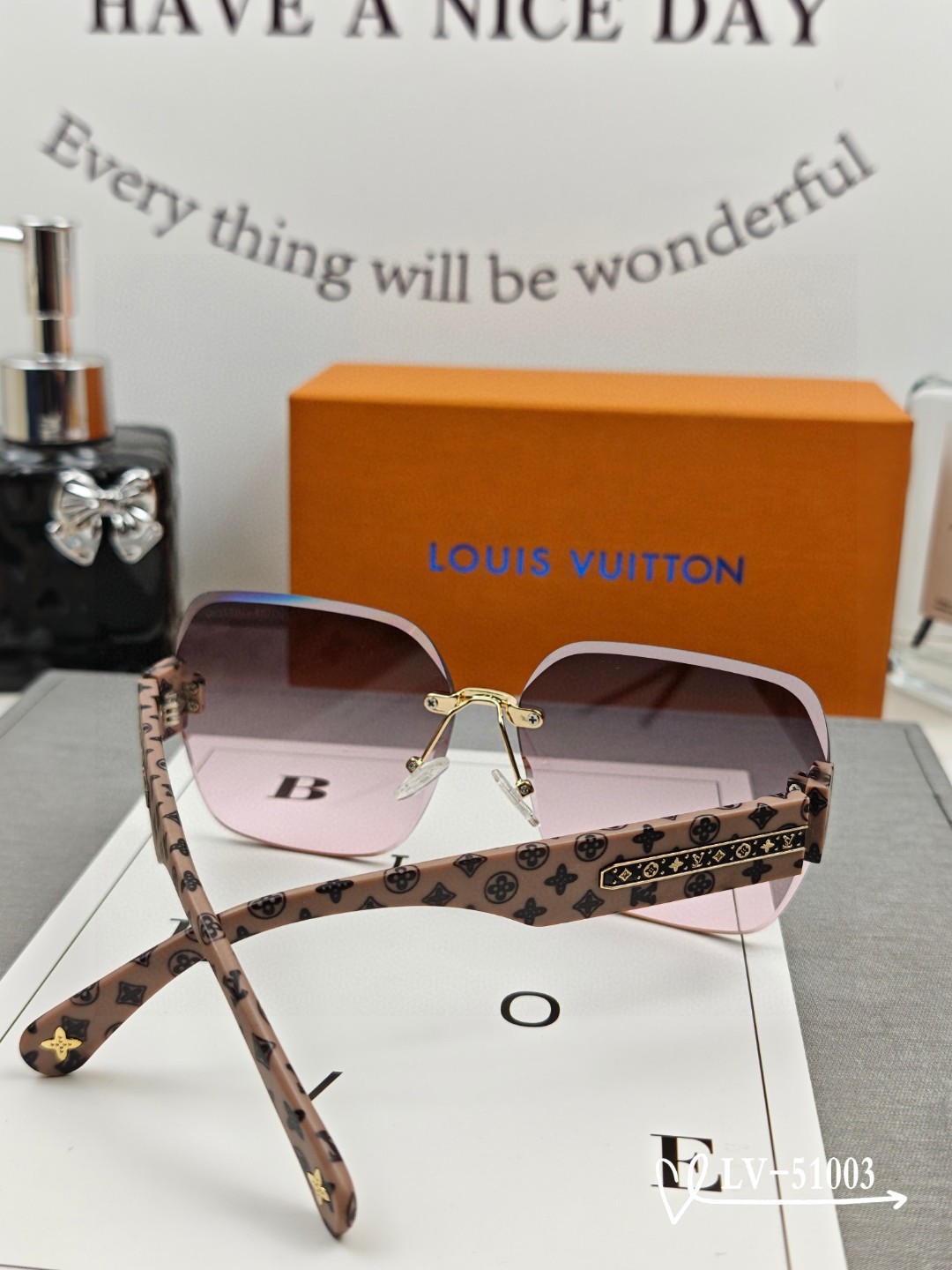   👓.【路易威登-LV】
         🕶.【宝丽来树脂镜片】
         ⭐️.【TR镜架