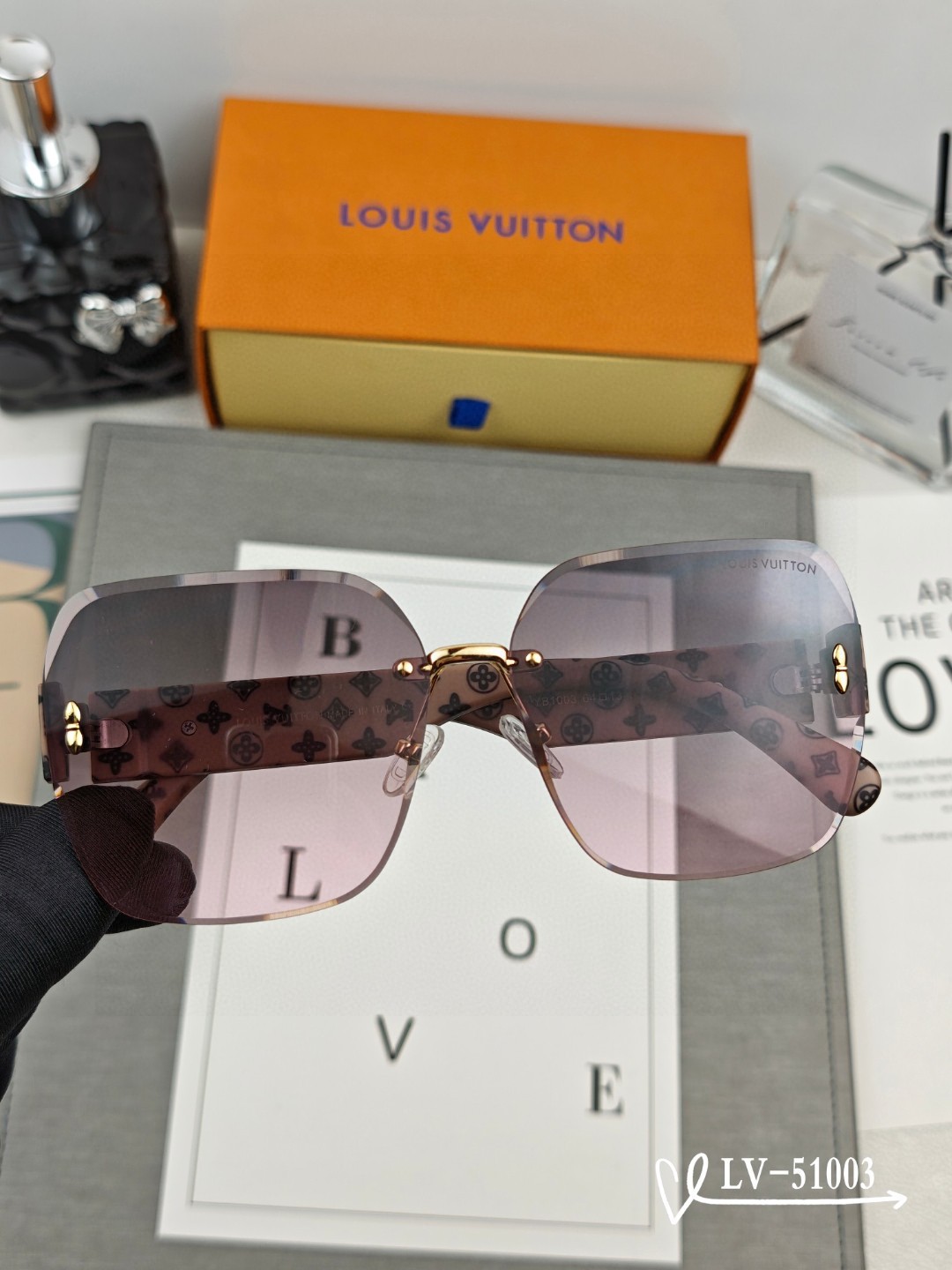   👓.【路易威登-LV】
         🕶.【宝丽来树脂镜片】
         ⭐️.【TR镜架
