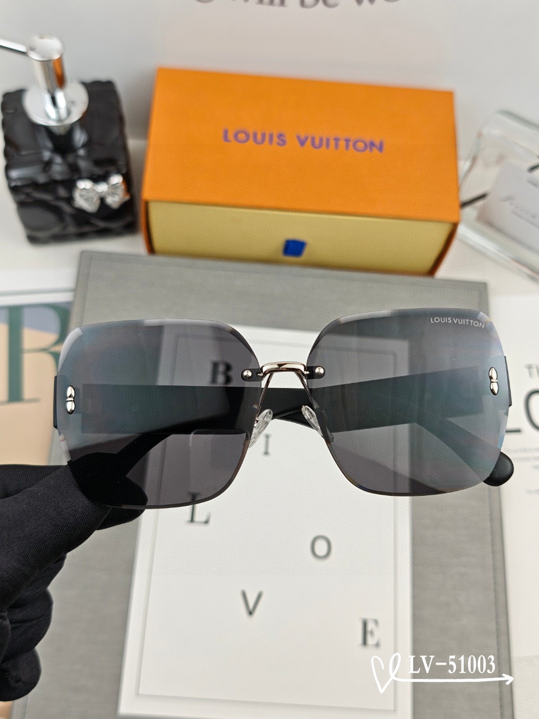   👓.【路易威登-LV】
         🕶.【宝丽来树脂镜片】
         ⭐️.【TR镜架