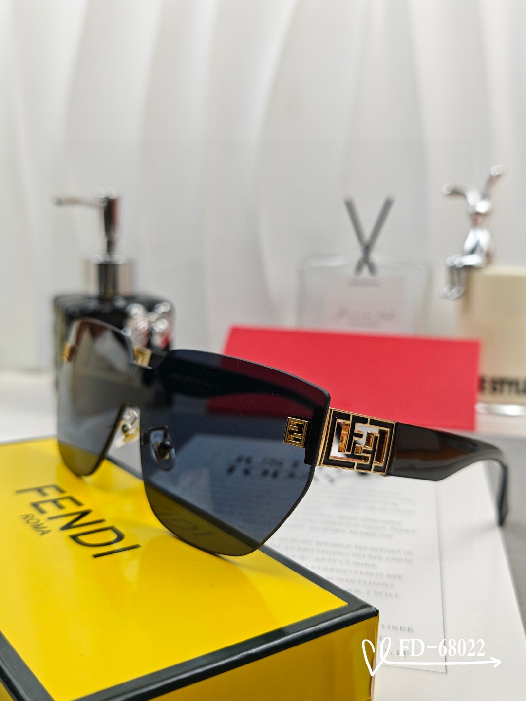 👓.【意大利芬迪-FENDI】 🕶.【宝丽来树脂偏光镜片】 ⭐️ .【TR90镜架轻便佩戴舒适】 🌟 .