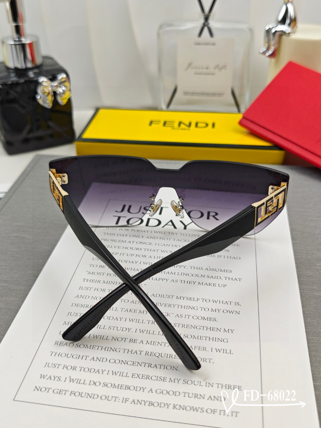 👓.【意大利芬迪-FENDI】 🕶.【宝丽来树脂偏光镜片】 ⭐️ .【TR90镜架轻便佩戴舒适】 🌟 .