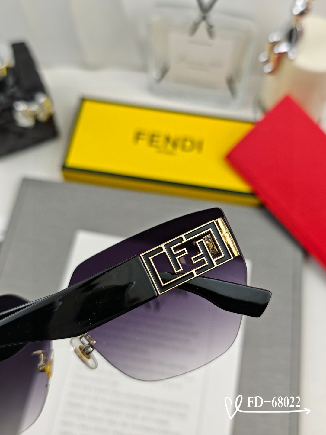 👓.【意大利芬迪-FENDI】 🕶.【宝丽来树脂偏光镜片】 ⭐️ .【TR90镜架轻便佩戴舒适】 🌟 .