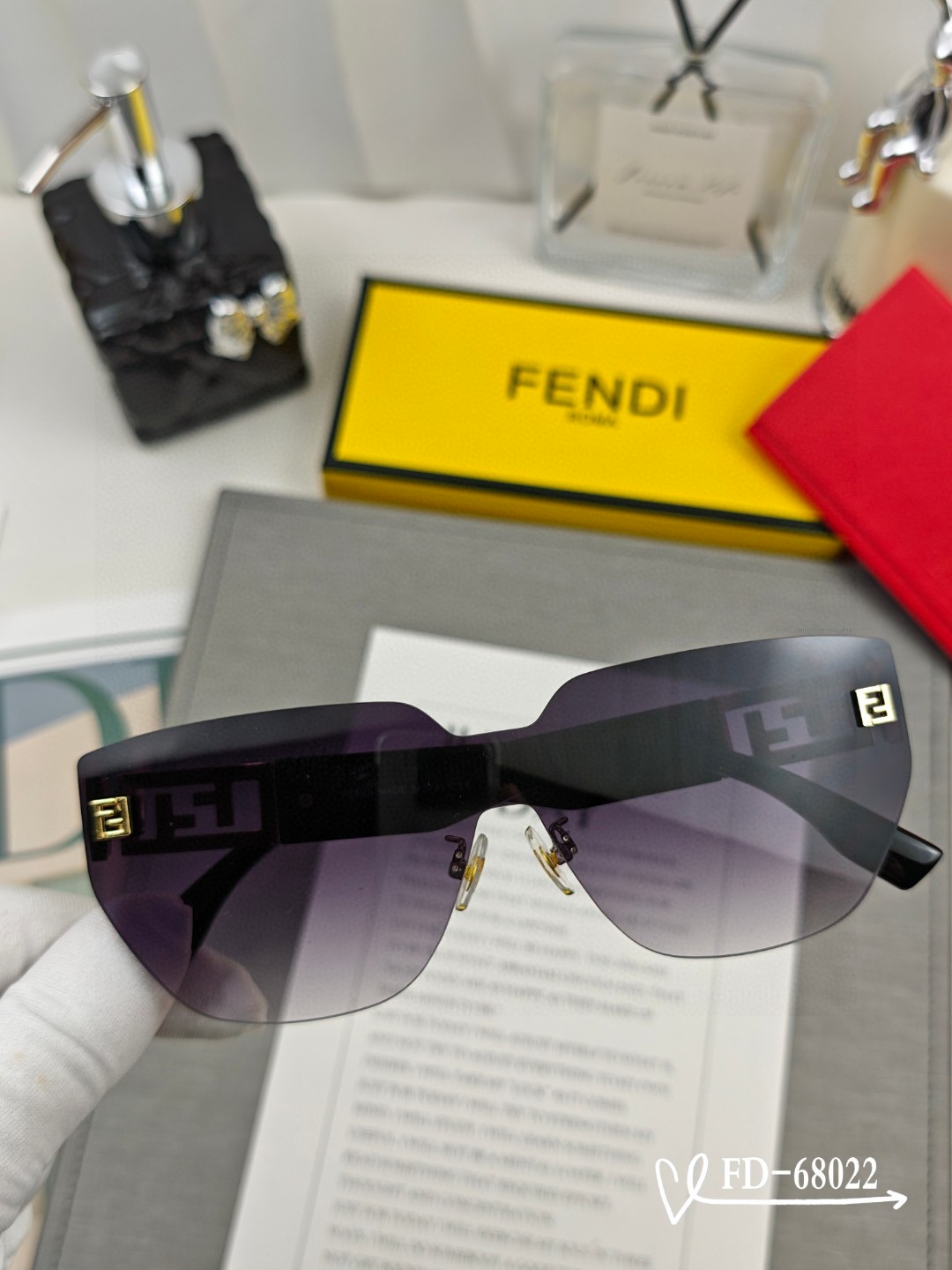 👓.【意大利芬迪-FENDI】 🕶.【宝丽来树脂偏光镜片】 ⭐️ .【TR90镜架轻便佩戴舒适】 🌟 .