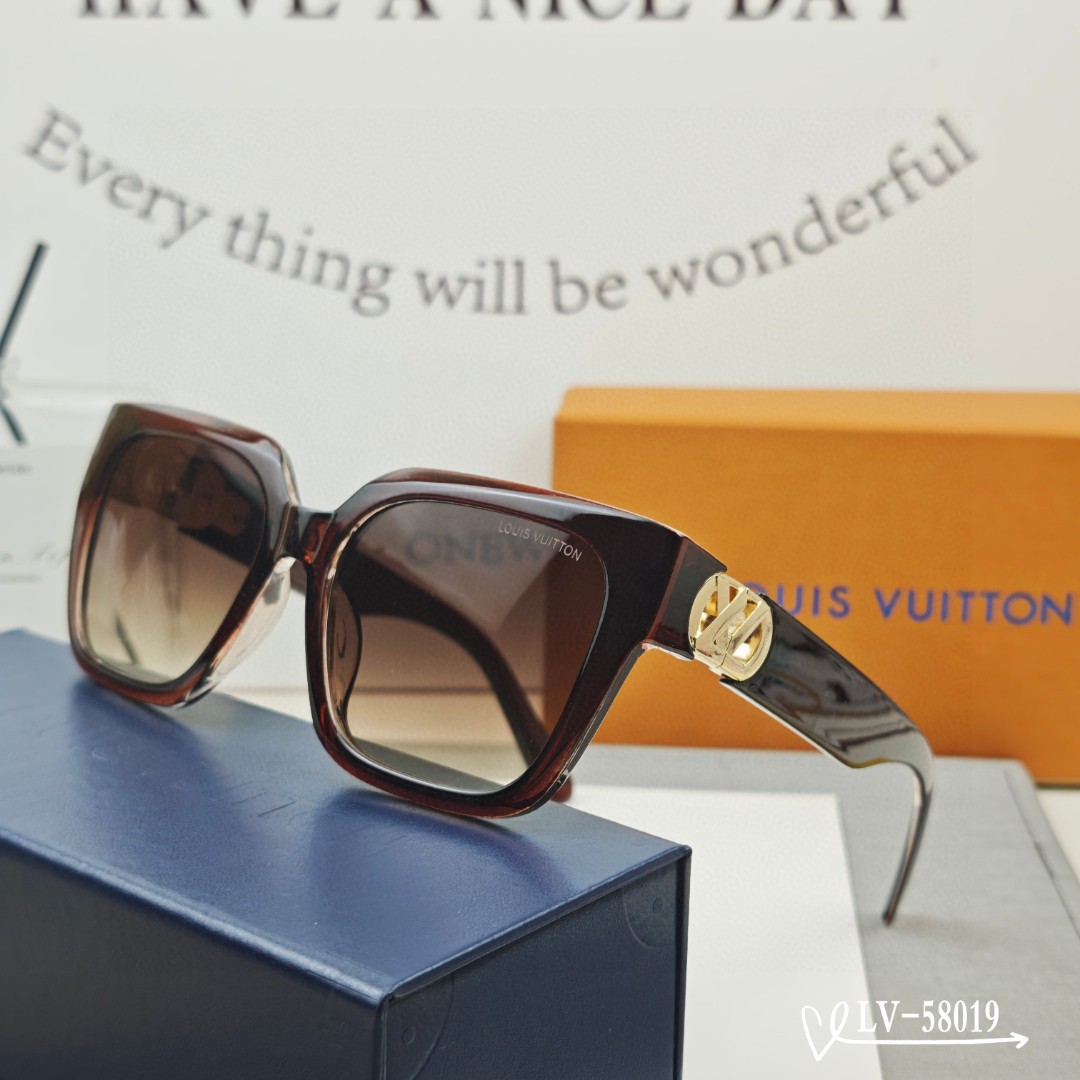 👓.【路易威登-LV】 🕶.【宝丽来树脂镜片】 ⭐️.【TR镜架轻便佩戴舒适】 🌟.【size：65-1