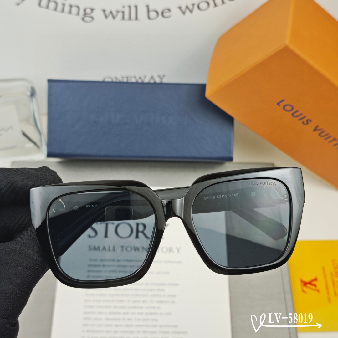 👓.【路易威登-LV】 🕶.【宝丽来树脂镜片】 ⭐️.【TR镜架轻便佩戴舒适】 🌟.【size：65-1