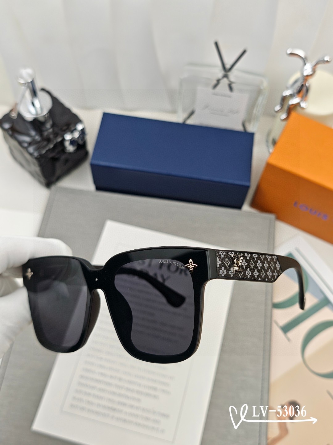   👓.【路易威登-LV】
         🕶.【宝丽来树脂镜片】
         ⭐️.【TR镜架