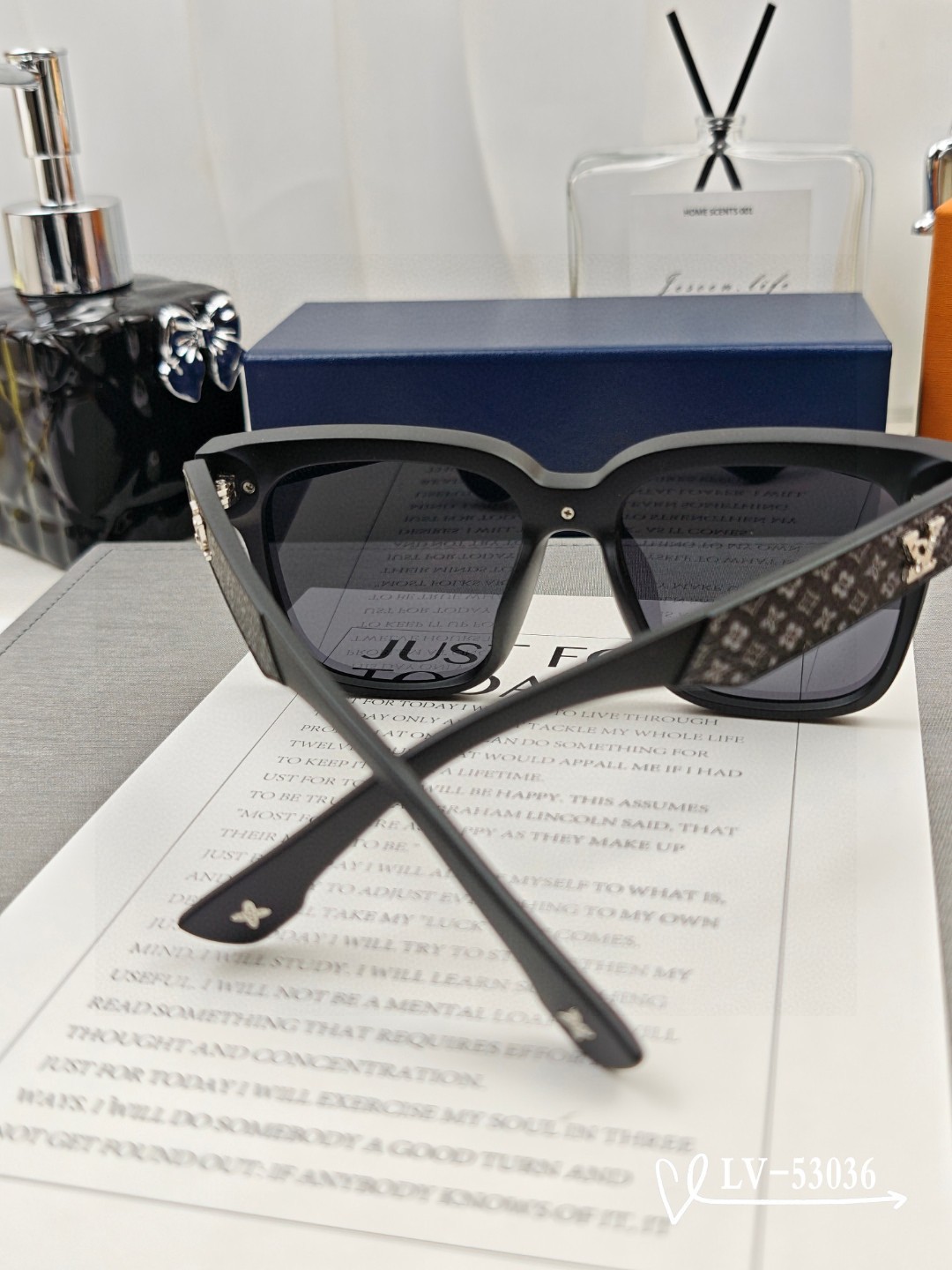   👓.【路易威登-LV】
         🕶.【宝丽来树脂镜片】
         ⭐️.【TR镜架