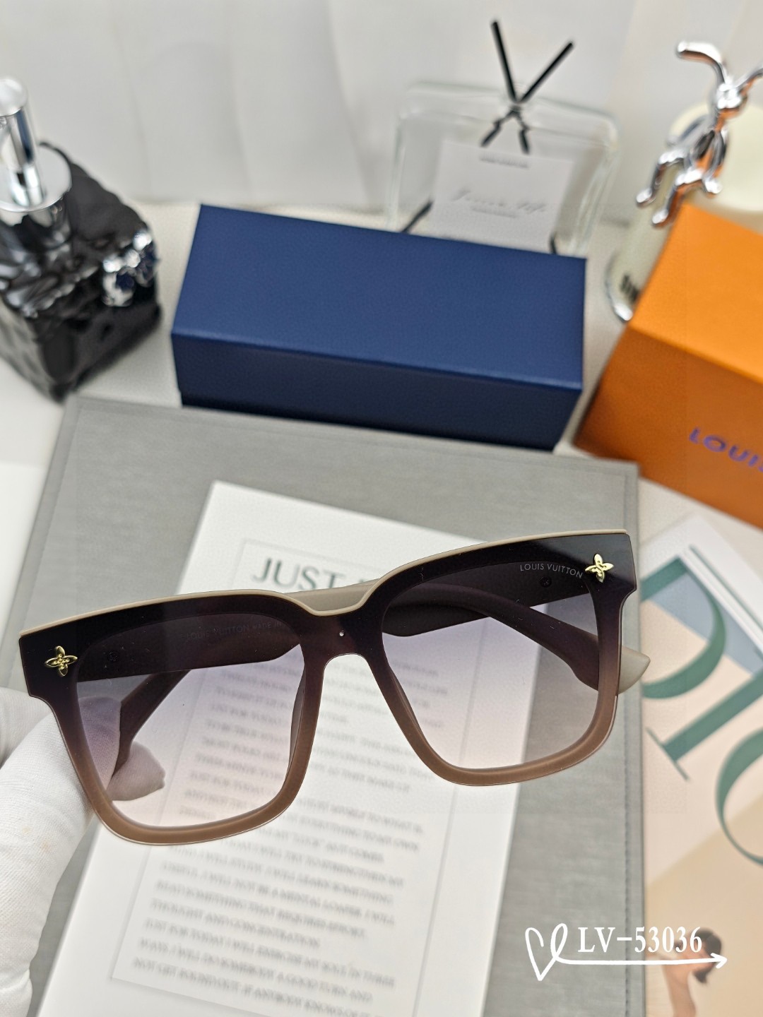   👓.【路易威登-LV】
         🕶.【宝丽来树脂镜片】
         ⭐️.【TR镜架