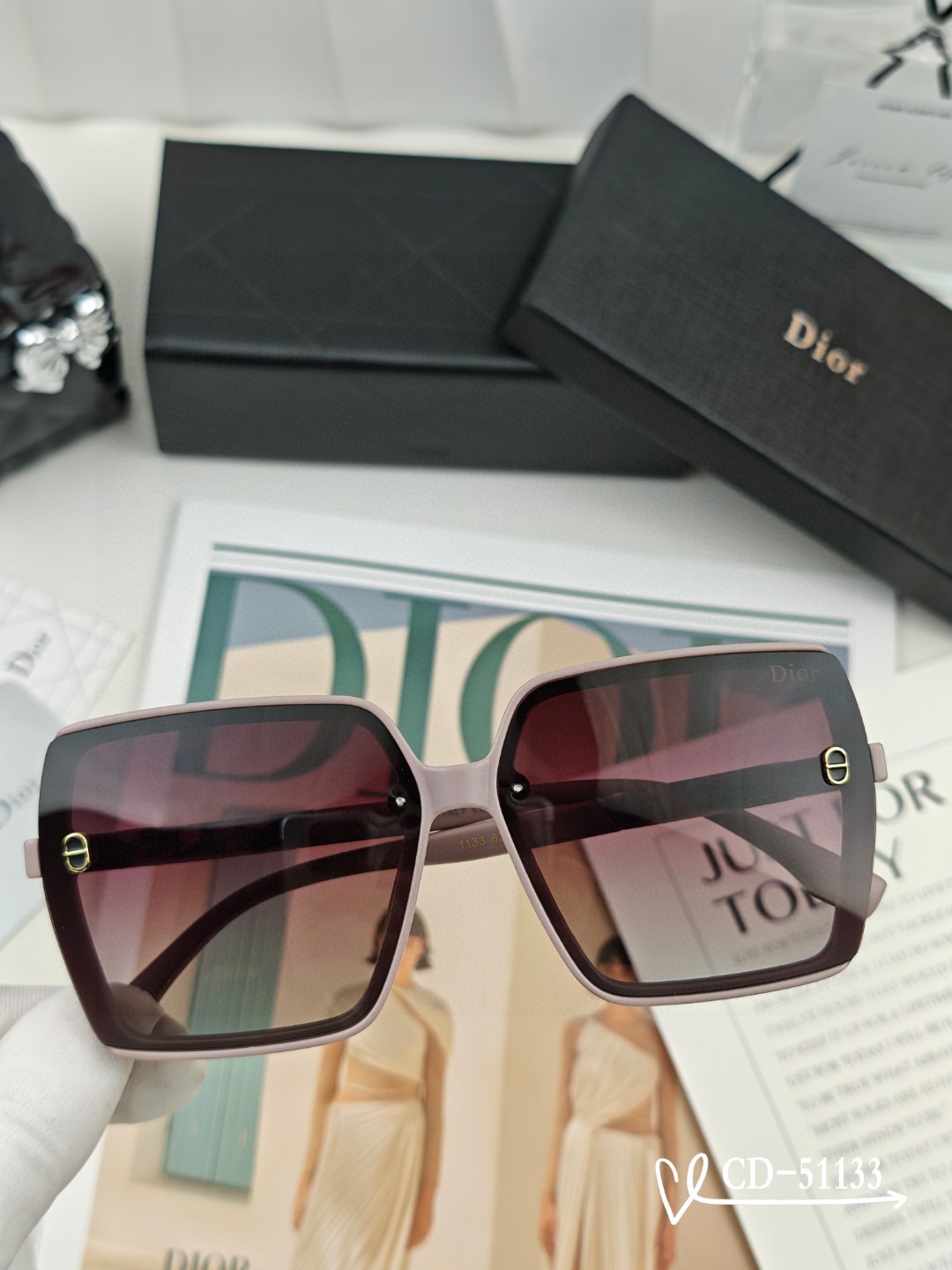    👓.【法国迪奥-DIOR】
         🕶️.【宝丽来树脂偏光镜片】
         ⭐️