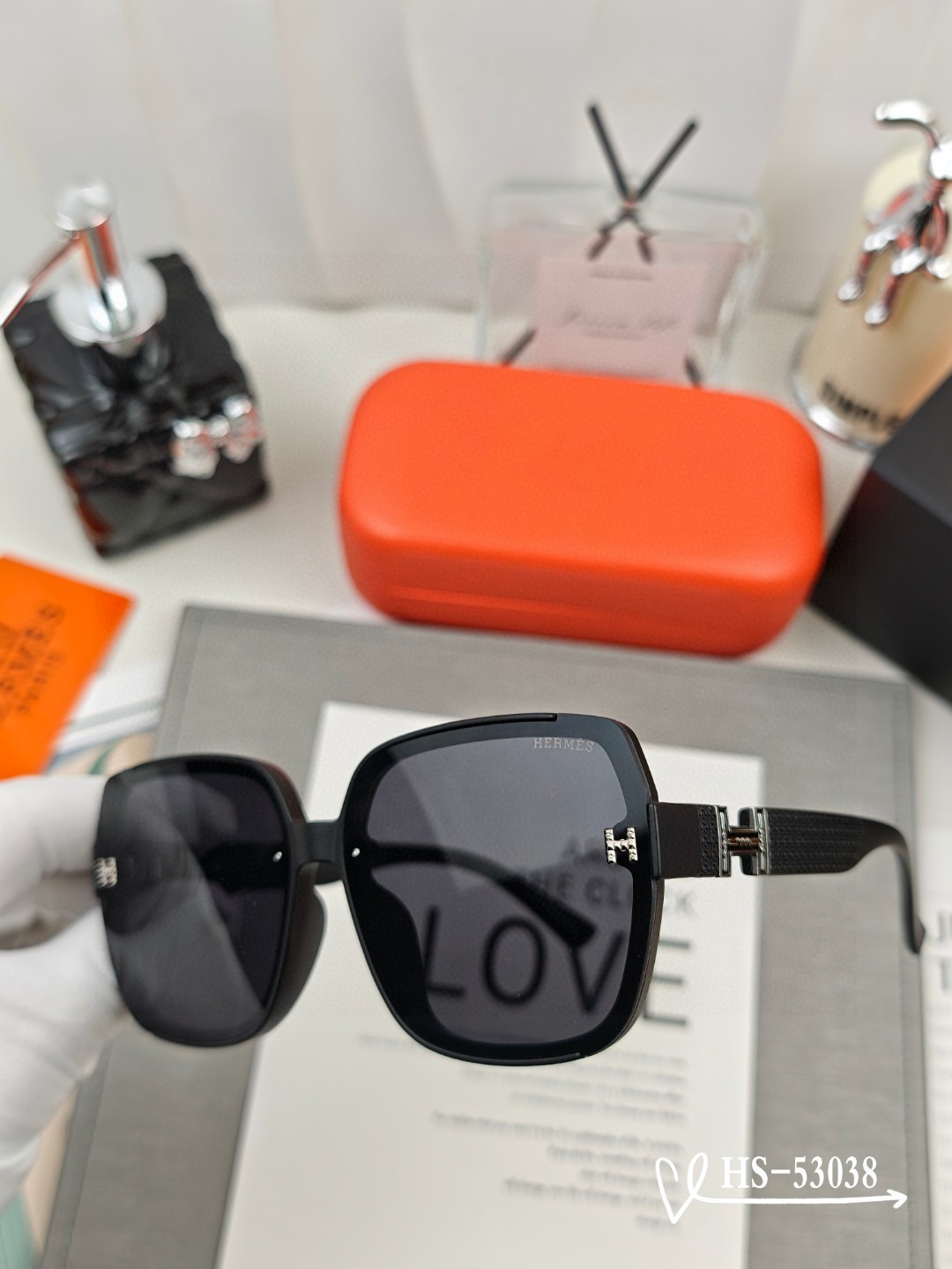    👓.【爱马仕-HERMES】
         🕶.【宝丽来树脂偏光镜片】
         ⭐️