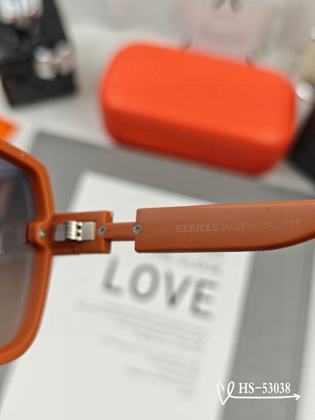    👓.【爱马仕-HERMES】
         🕶.【宝丽来树脂偏光镜片】
         ⭐️