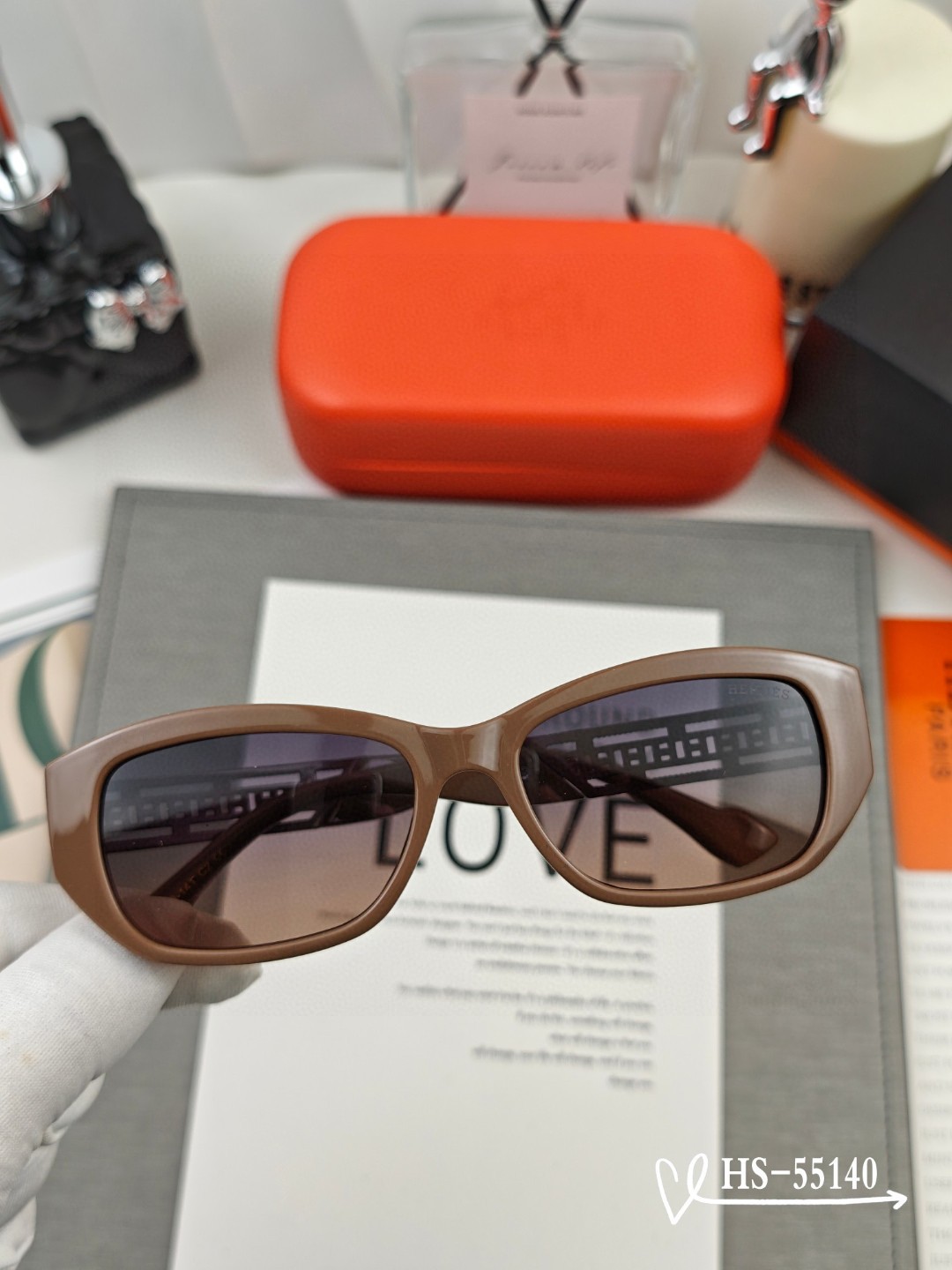    👓.【爱马仕-HERMES】
         🕶.【宝丽来树脂偏光镜片】
         ⭐️