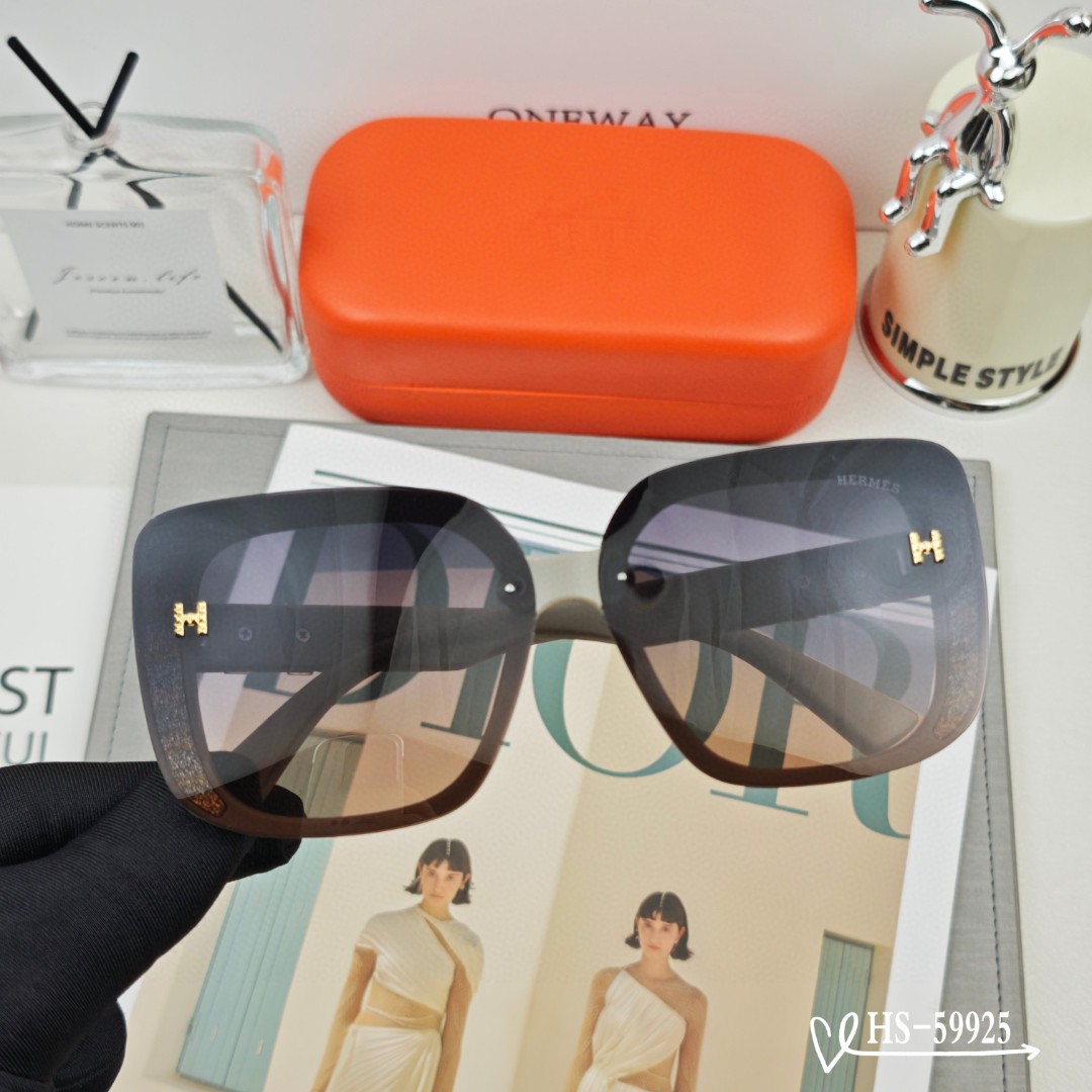 👓.【爱马仕-HERMES】 🕶.【宝丽来树脂偏光镜片】 ⭐️.【TR90镜架轻便佩戴舒适】 🌟.【si