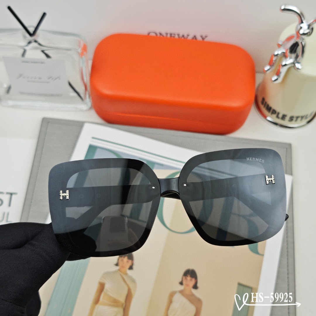 👓.【爱马仕-HERMES】 🕶.【宝丽来树脂偏光镜片】 ⭐️.【TR90镜架轻便佩戴舒适】 🌟.【si