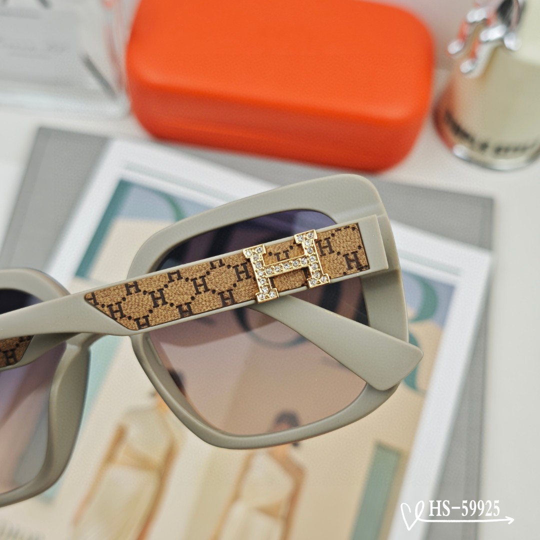 👓.【爱马仕-HERMES】 🕶.【宝丽来树脂偏光镜片】 ⭐️.【TR90镜架轻便佩戴舒适】 🌟.【si