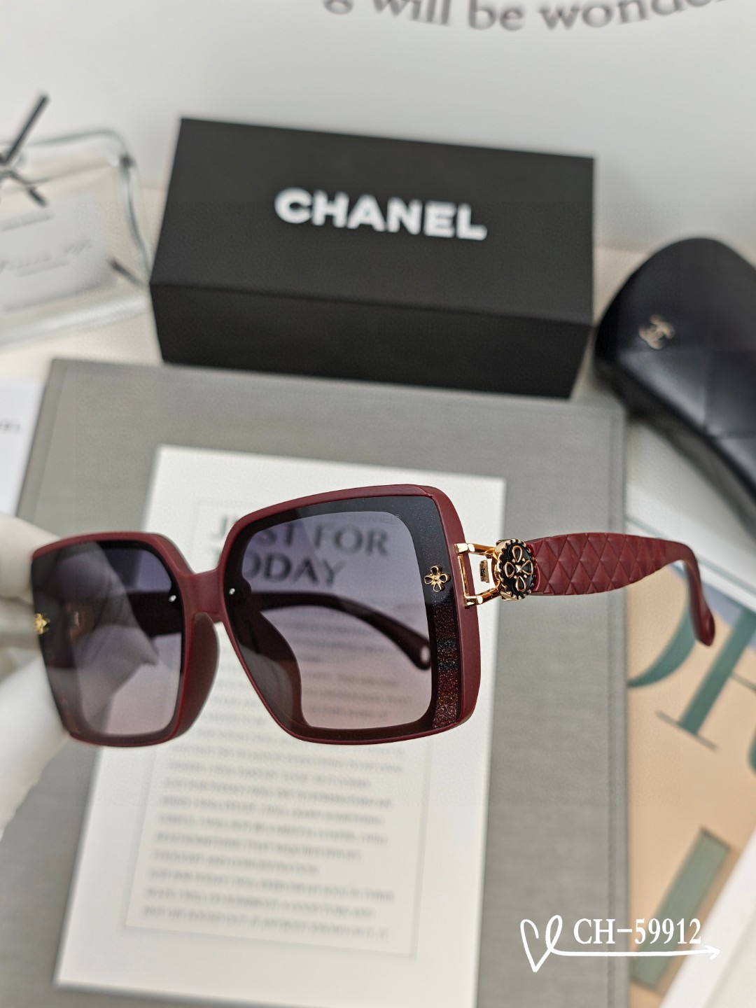   👓.【法国香奈儿-CHANEL】
         🕶.【宝丽来树脂高清镜片】
         ⭐