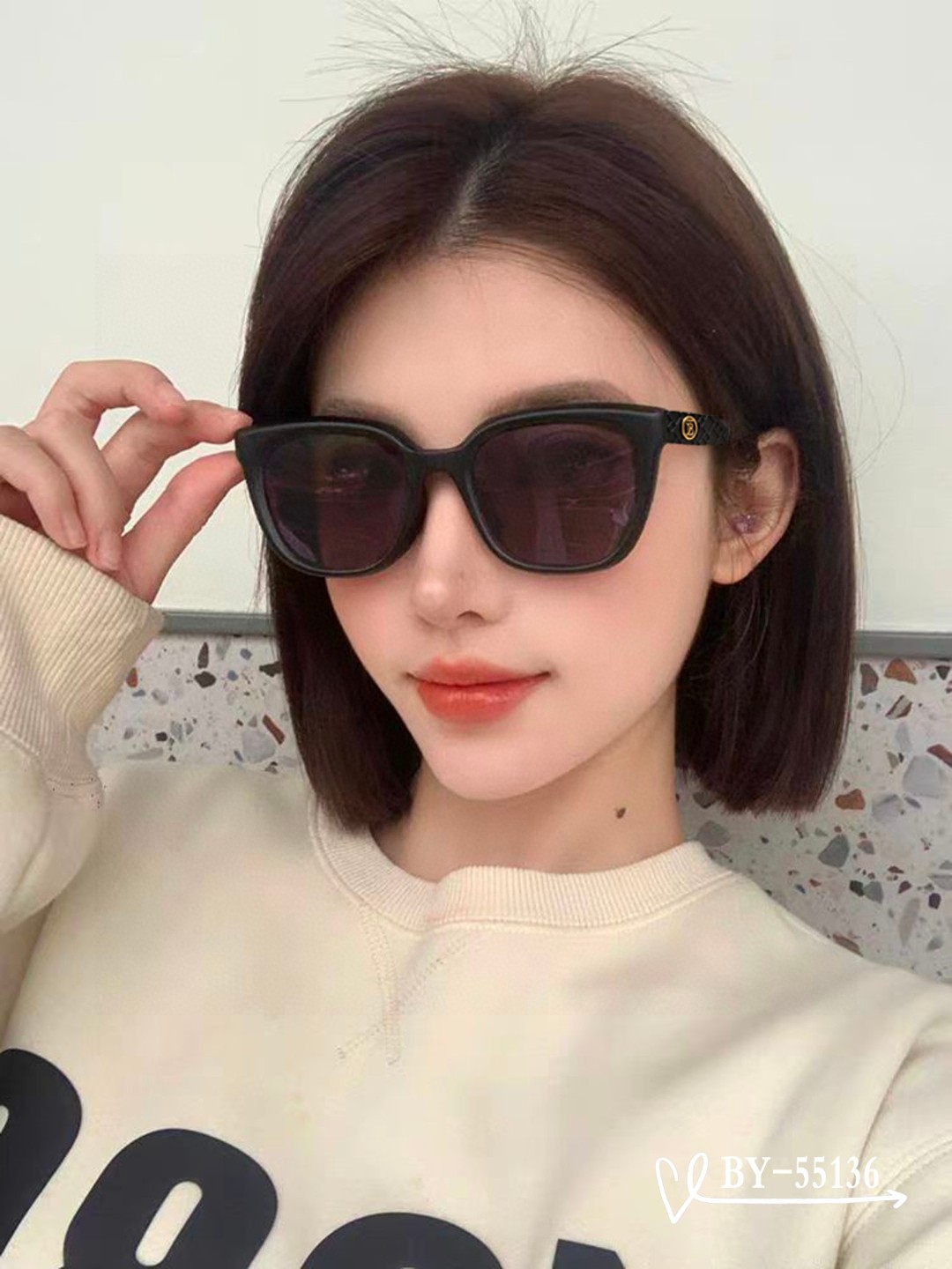 NO:371976,.【Burberry-Burberry】 .【Polaroid resin polarized lens】 .【TR frame is light and comfortable to wear】 .【size61-15-150】 .【The new sunglasses are the same as stars, which reduce the burden of strong light, block harmful light and prevent radiation. It is essential for clothes when traveling and traveling, and you can also use it when driving!  Original quality - simple without losing luxury, bringing you insight into the true meaning of fashion and entering the world of fashion!  Model55136♀】Glasses sunglasses sunglasses, glasses, burberry, burberry19860909.【Burberry-巴宝莉】 .【宝丽来树脂偏光镜片】 .【TR镜架轻便佩戴舒适】 .【size61-15-150】 .【新款太阳镜明星同款,减轻强光负担,遮挡有害光线防辐射,出行旅游搭配衣服必备品,开车也可以用哦！原单品质-简约而不失奢华,带您洞悉时尚真谛,踏入潮流世界！Model55136♀】眼镜墨镜太阳镜,眼镜,burberry,burberry,glasses
