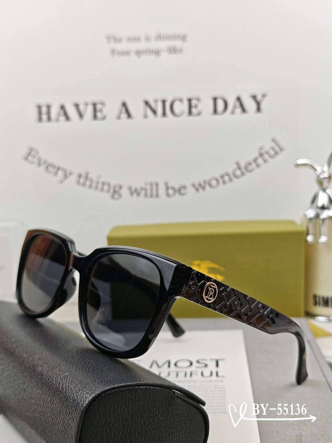    👓.【Burberry-巴宝莉】
         🕶.【宝丽来树脂偏光镜片】
         